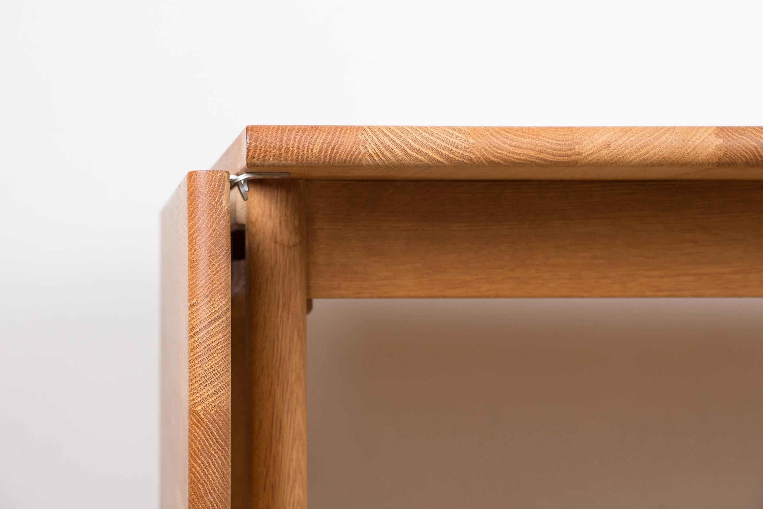 Contemporary Extendable Danish Dining Table in Solid Oak, Model CH006 Hans Wegner/Carl Hansen