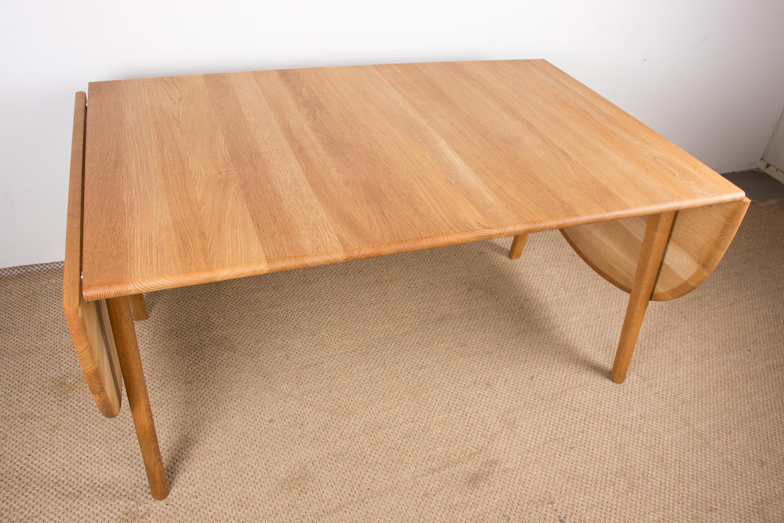 Extendable Danish Dining Table in Solid Oak, Model CH006 Hans Wegner/Carl Hansen 2