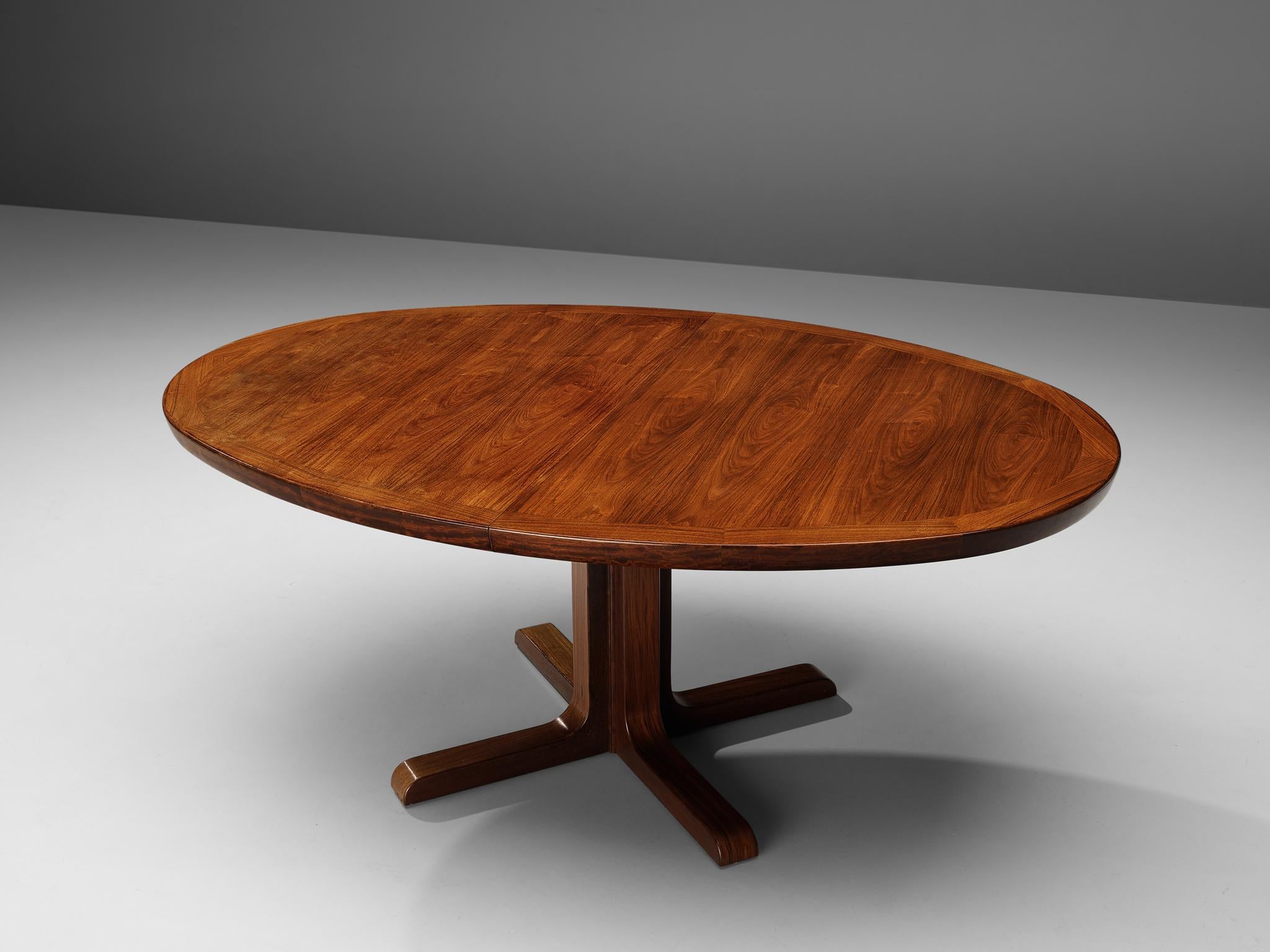 Extendable Danish Dining Table in Teak In Good Condition In Waalwijk, NL
