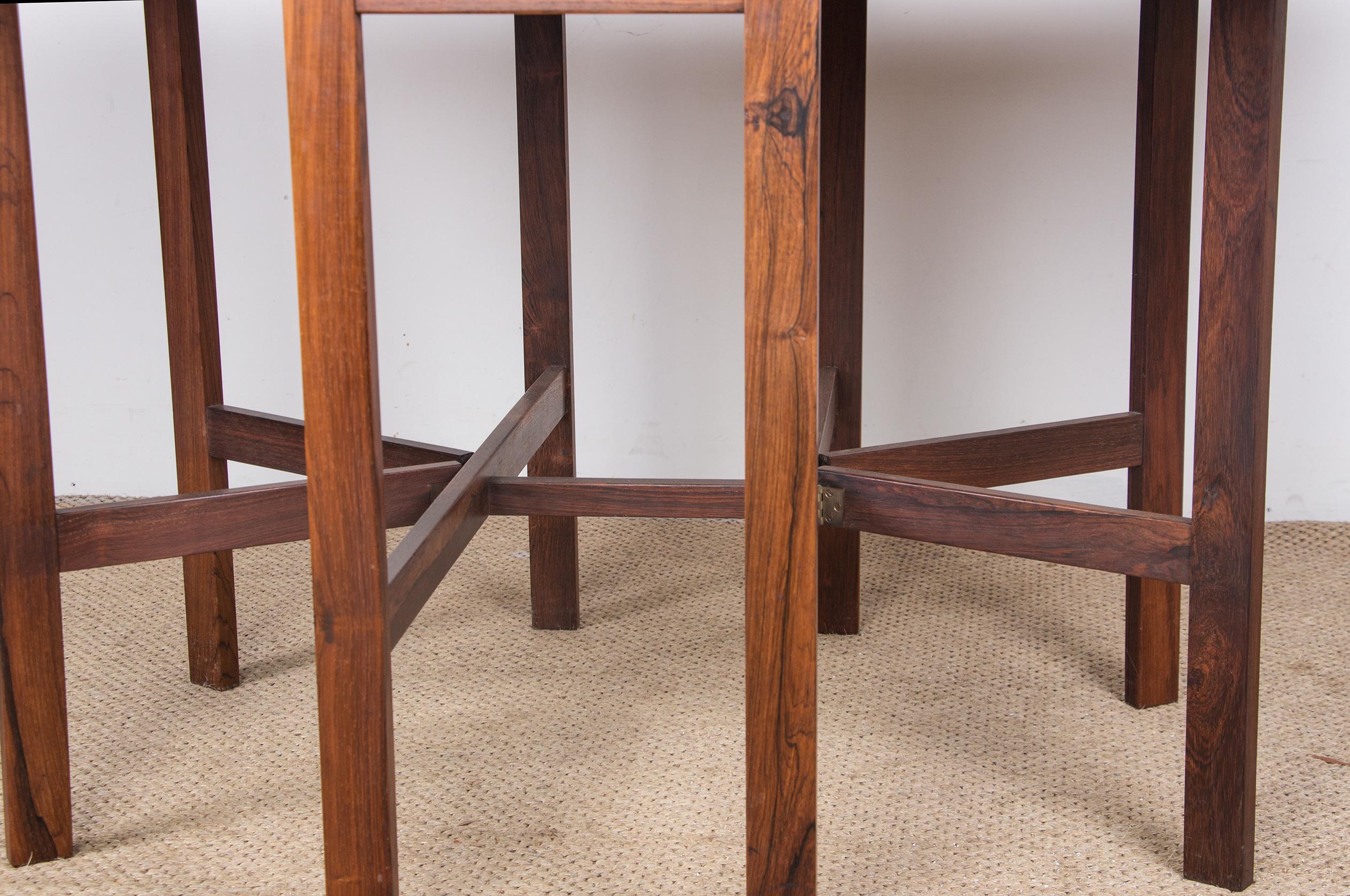 Extendable Danish folding table in rosewood, with 2 folding extensions, 1960. For Sale 4