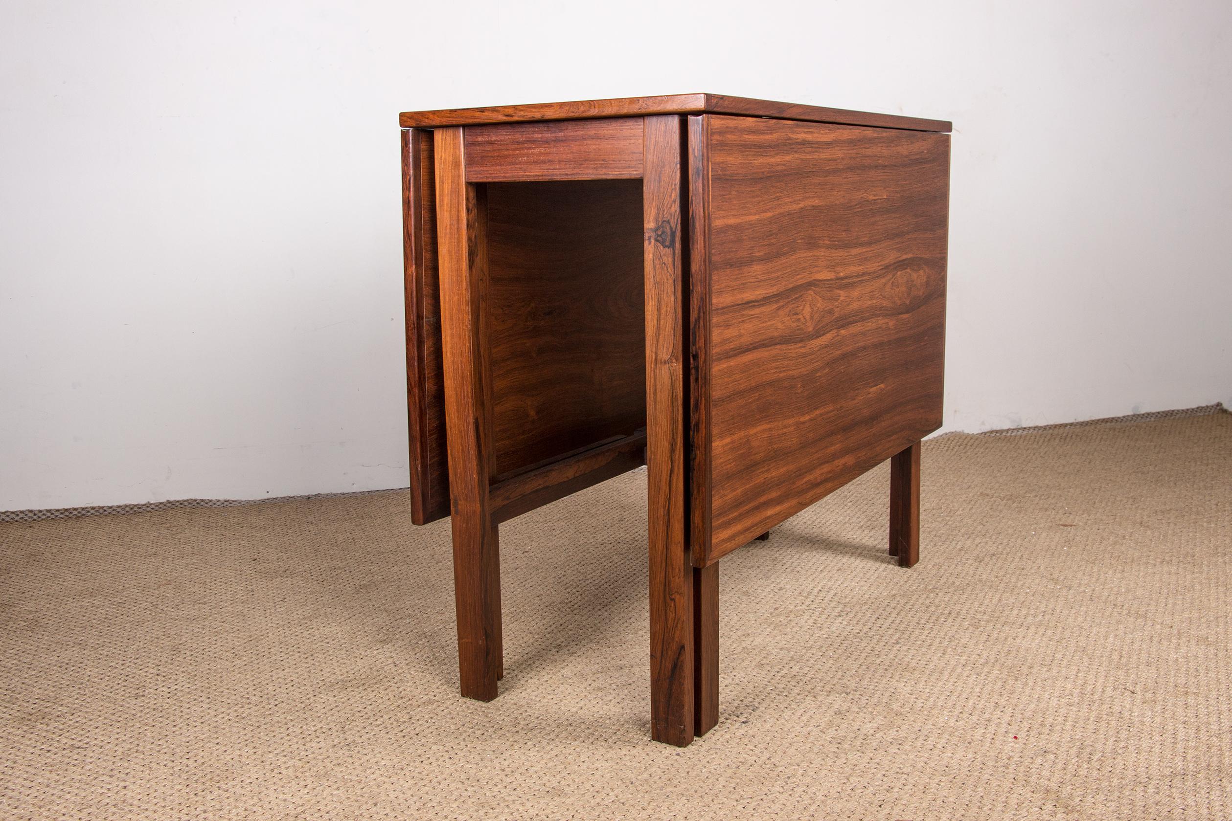 Mid-20th Century Extendable Danish folding table in rosewood, with 2 folding extensions, 1960. For Sale