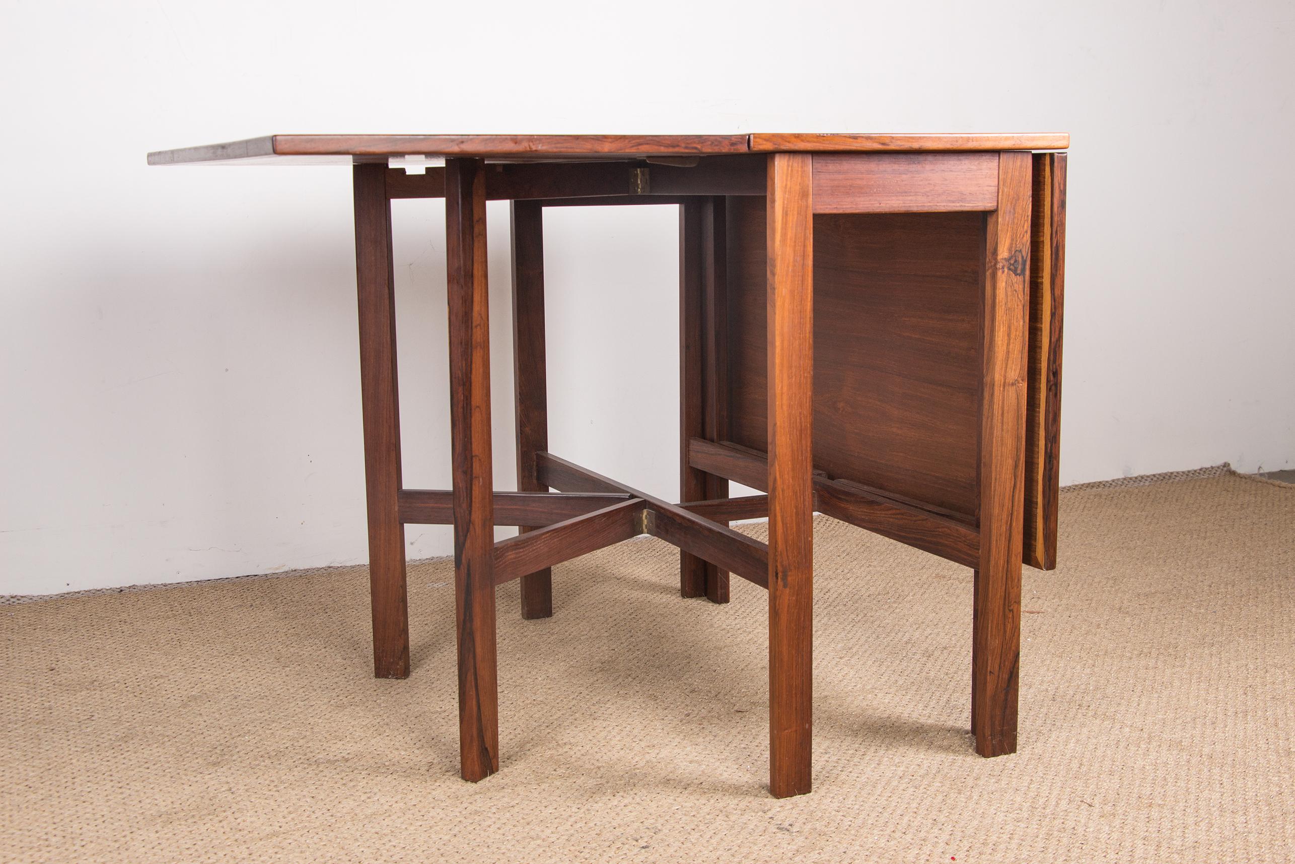 Rosewood Extendable Danish folding table in rosewood, with 2 folding extensions, 1960. For Sale