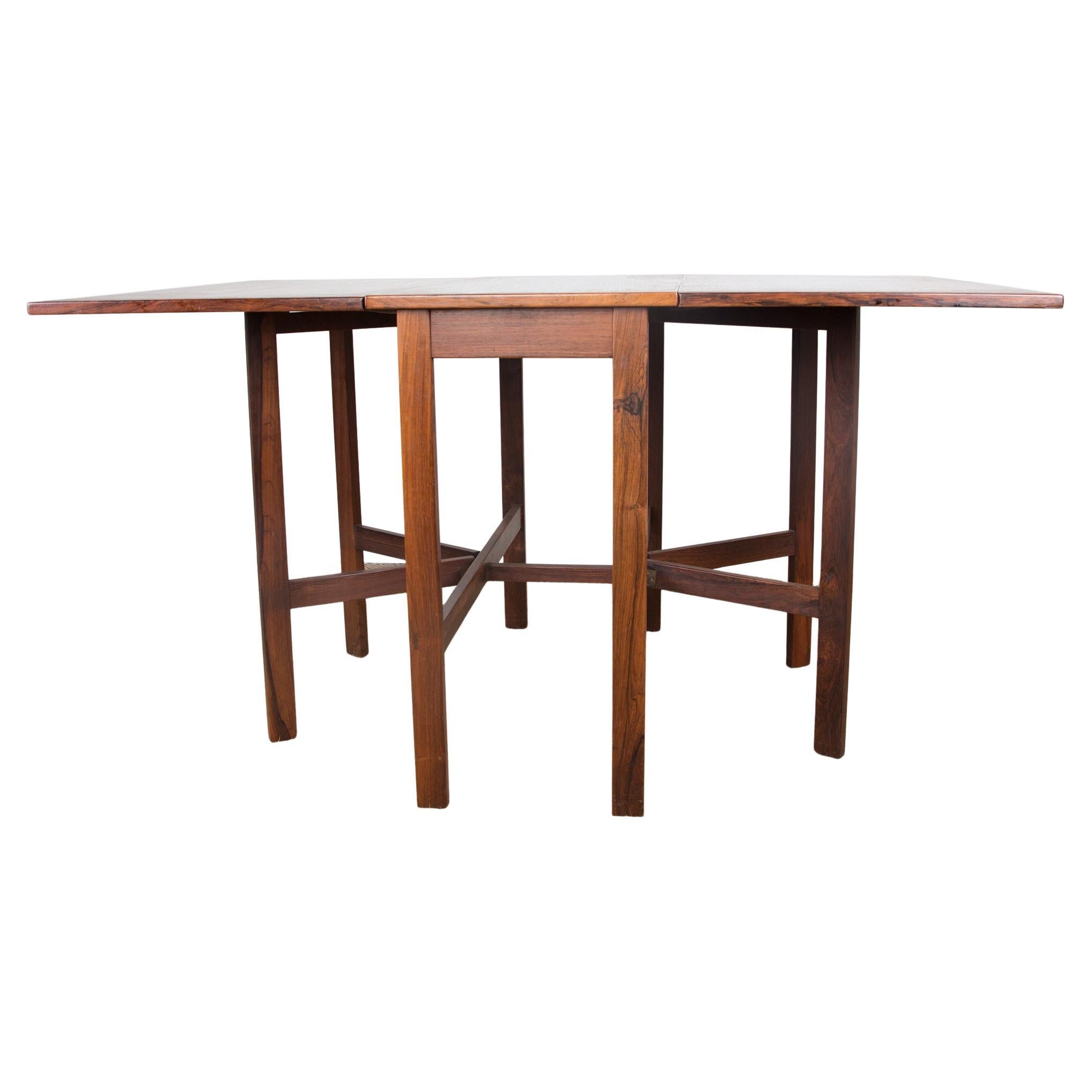 Extendable Danish folding table in rosewood, with 2 folding extensions, 1960. For Sale