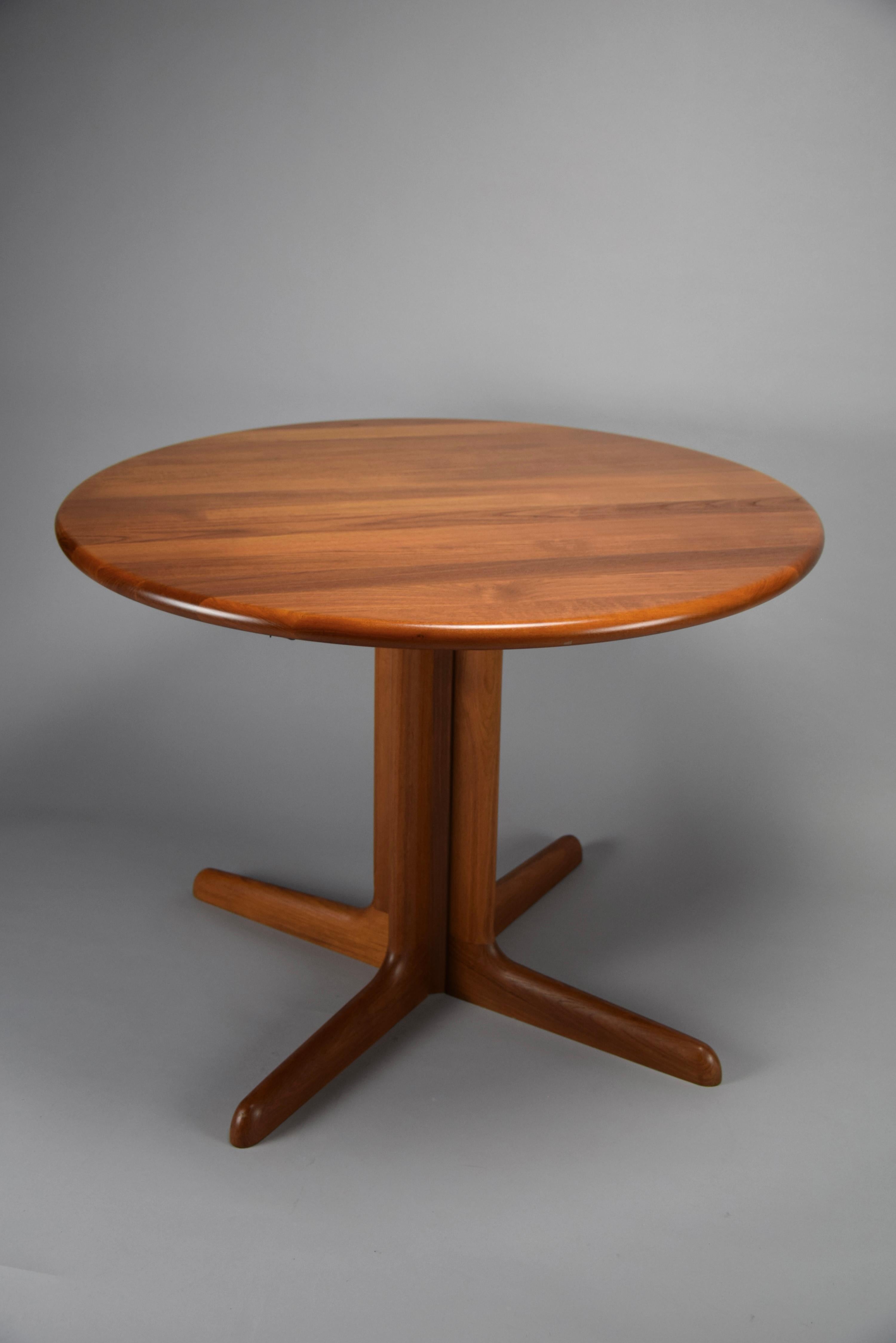 Introducing the Mid-Century Modern Elegance: Niels Otto Møller's Jatoba Wood Dining Table

Elevate your dining experience with the timeless beauty of this mid-century modern solid Jatoba wood extendable dining table, meticulously designed by Niels