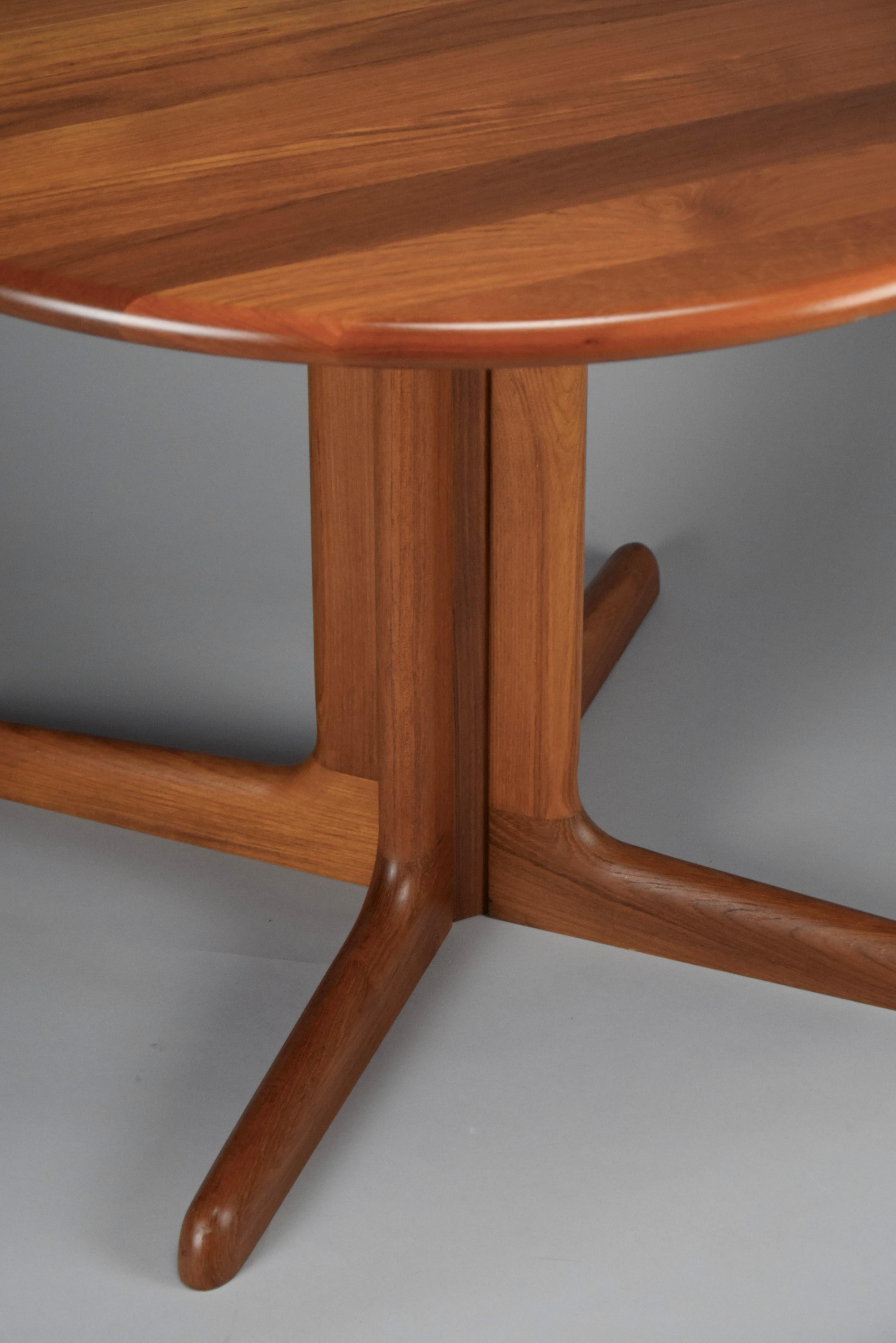 Extendable Danish Mid-Century Modern Solid Jatoba Wooden Dining Table In Good Condition For Sale In Weesp, NL