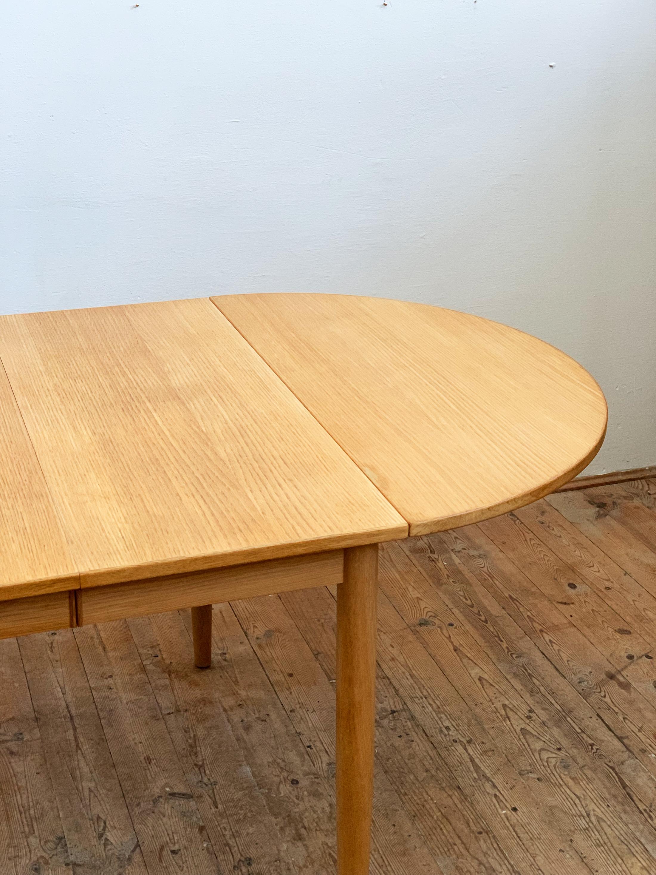 Extendable Danish Midcentury Oak Dining Table with Round Leaves 7