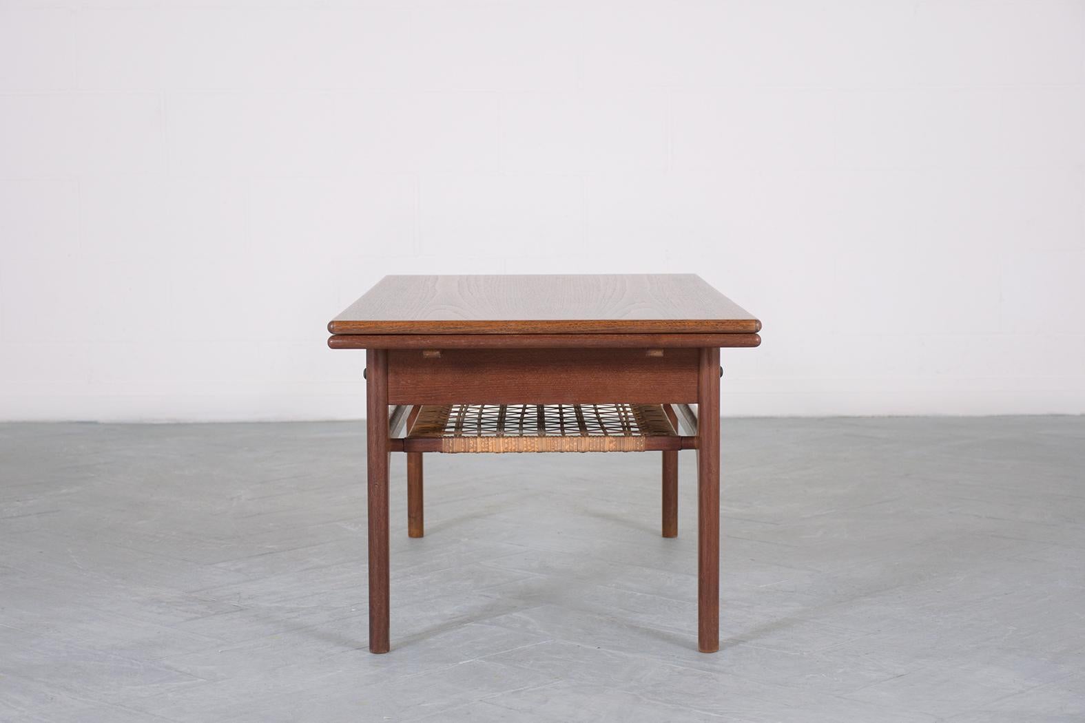 1960s Extendable Teak Coffee Table: Mid-Century Modern Design For Sale 3
