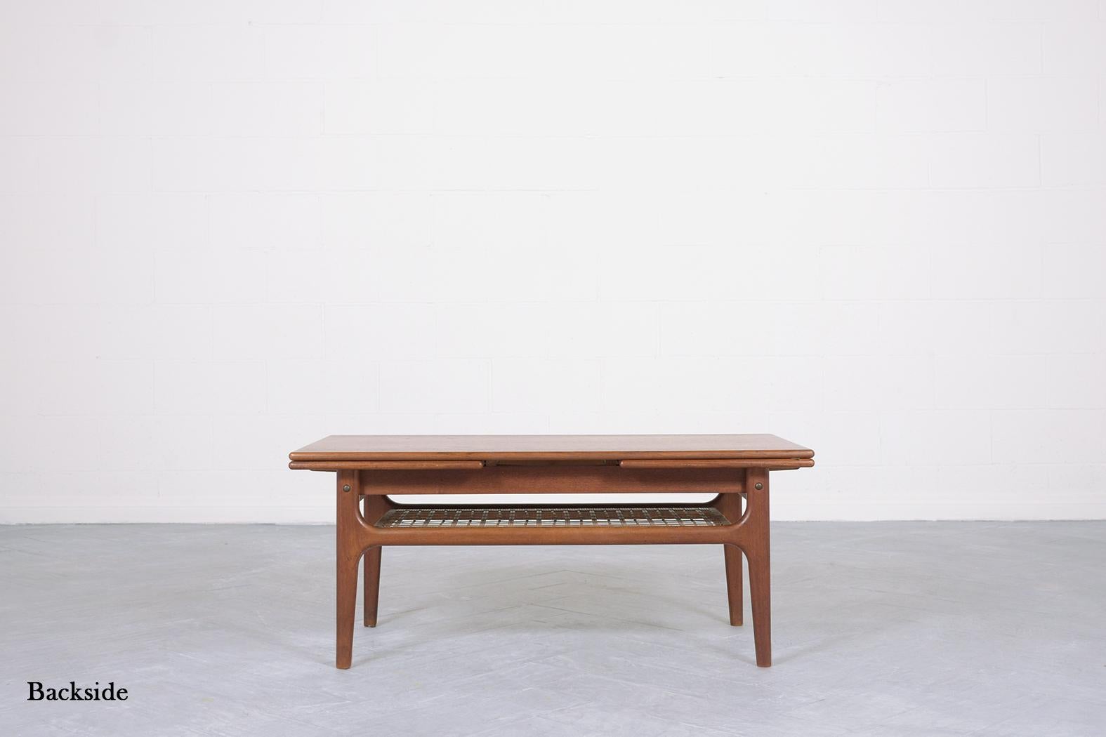 1960s Extendable Teak Coffee Table: Mid-Century Modern Design For Sale 4