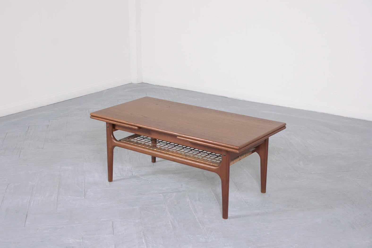 Mid-20th Century 1960s Extendable Teak Coffee Table: Mid-Century Modern Design For Sale