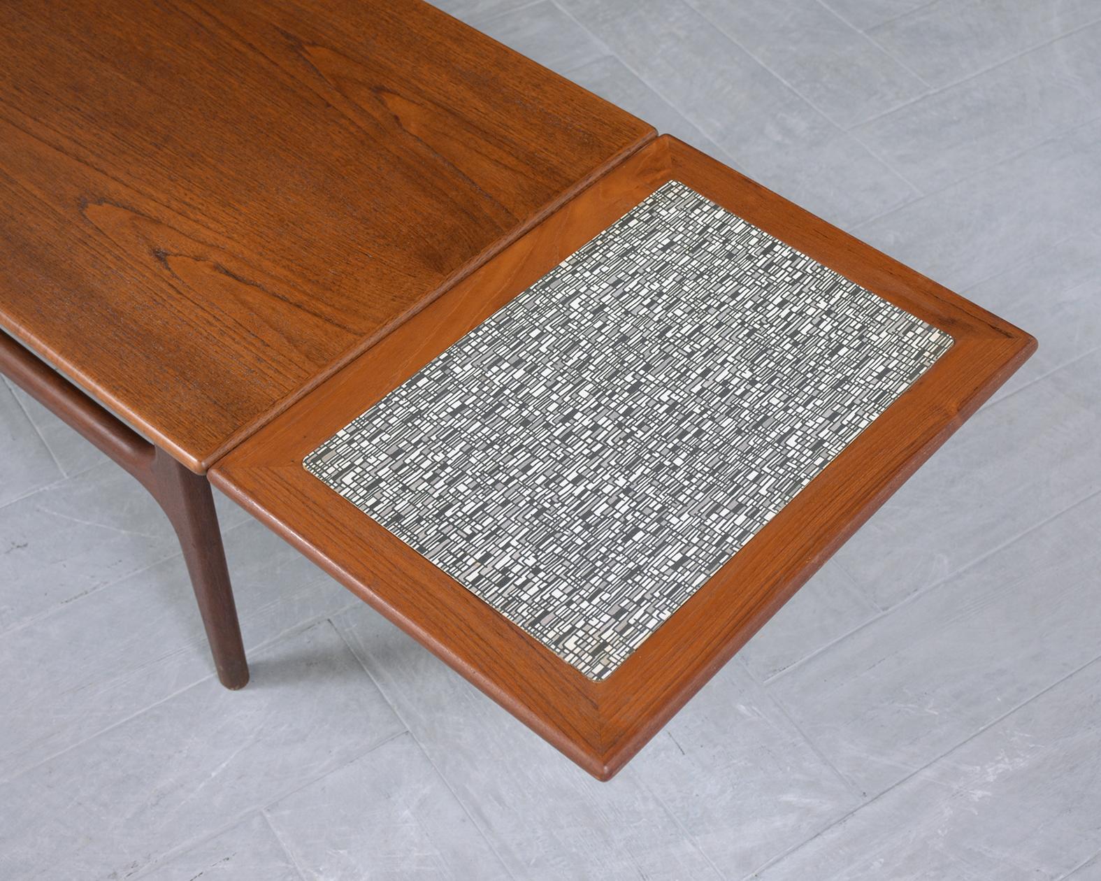 1960s Extendable Teak Coffee Table: Mid-Century Modern Design For Sale 1