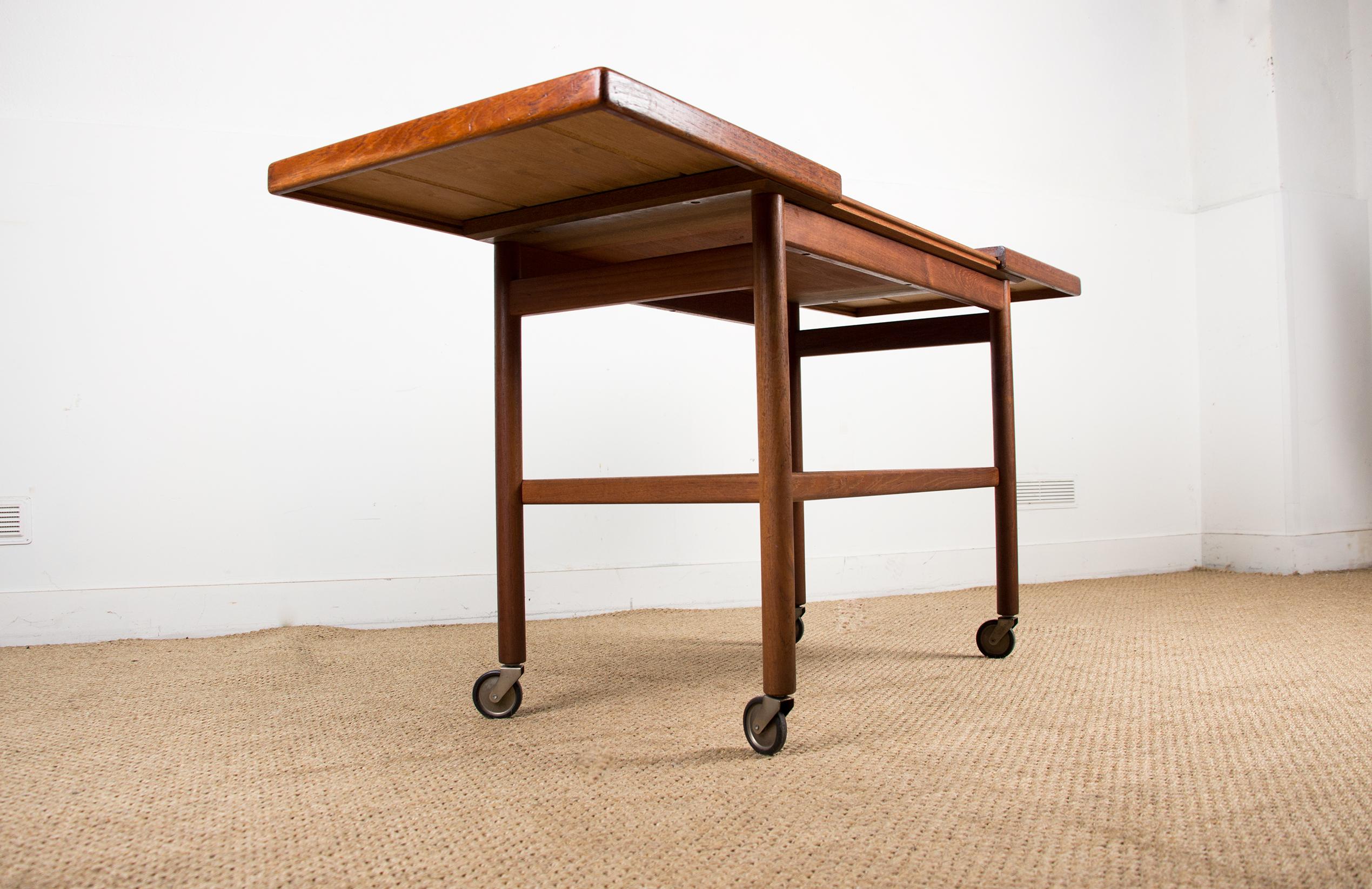Extendable Danish rolling table with two levels, in teak, 1960 by Kurt Ostervig For Sale 4