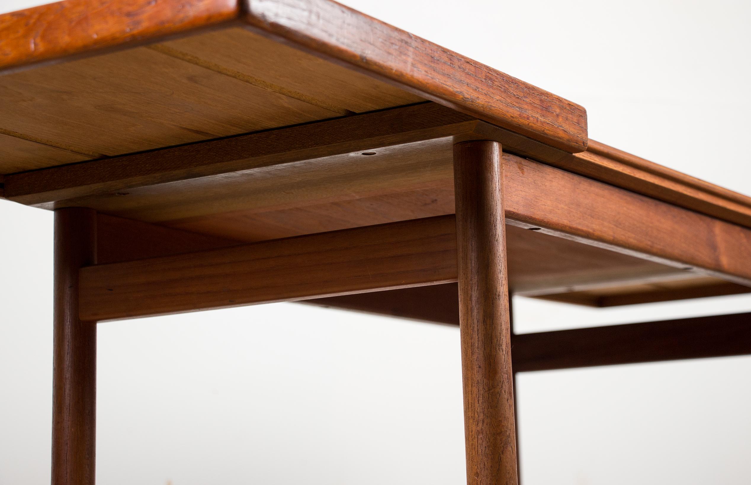 Extendable Danish rolling table with two levels, in teak, 1960 by Kurt Ostervig For Sale 6