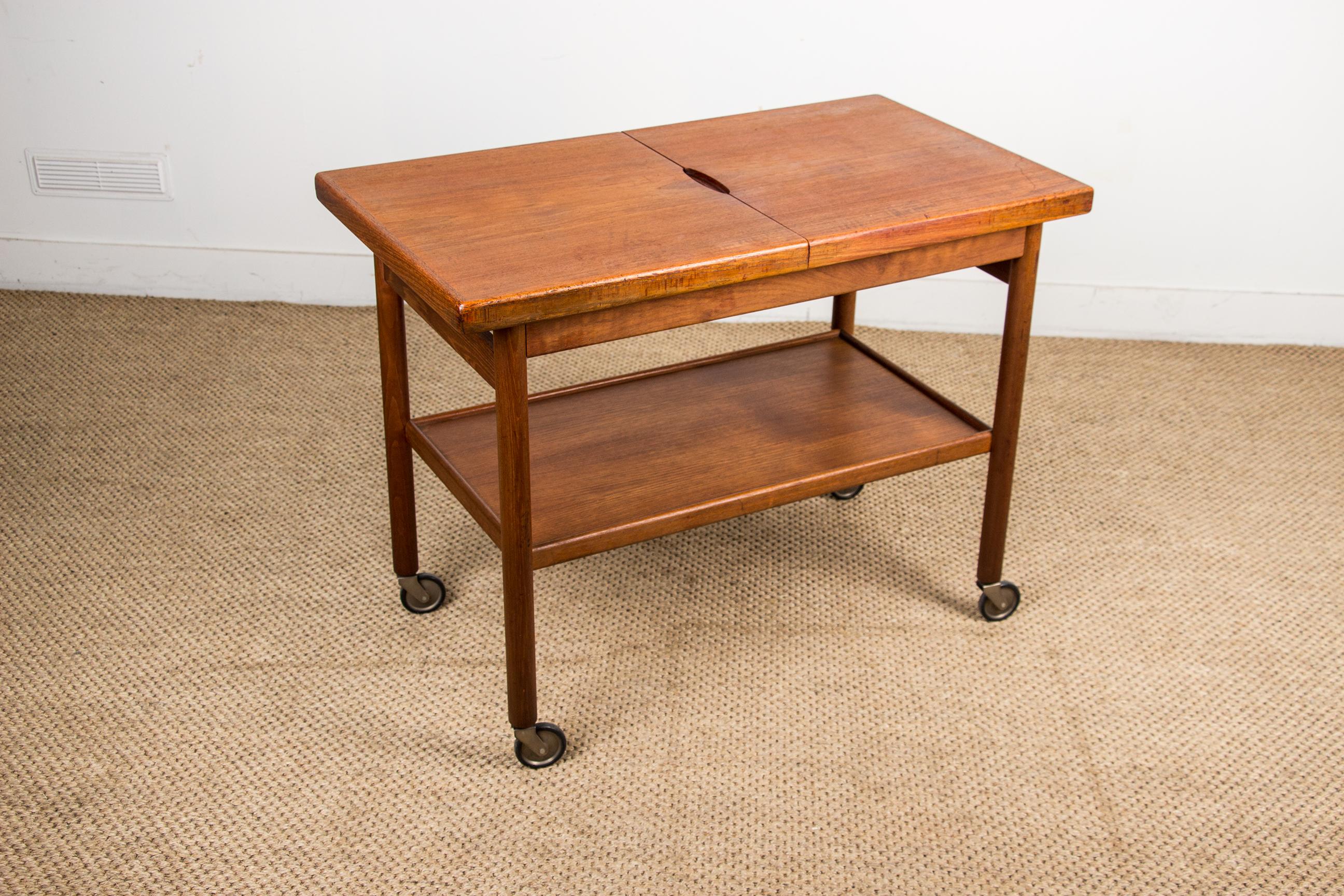 Extendable Danish rolling table with two levels, in teak, 1960 by Kurt Ostervig For Sale 8