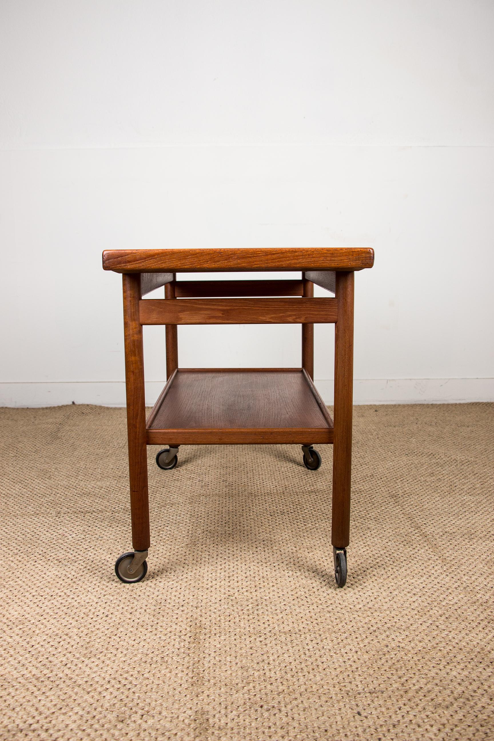 Extendable Danish rolling table with two levels, in teak, 1960 by Kurt Ostervig For Sale 9
