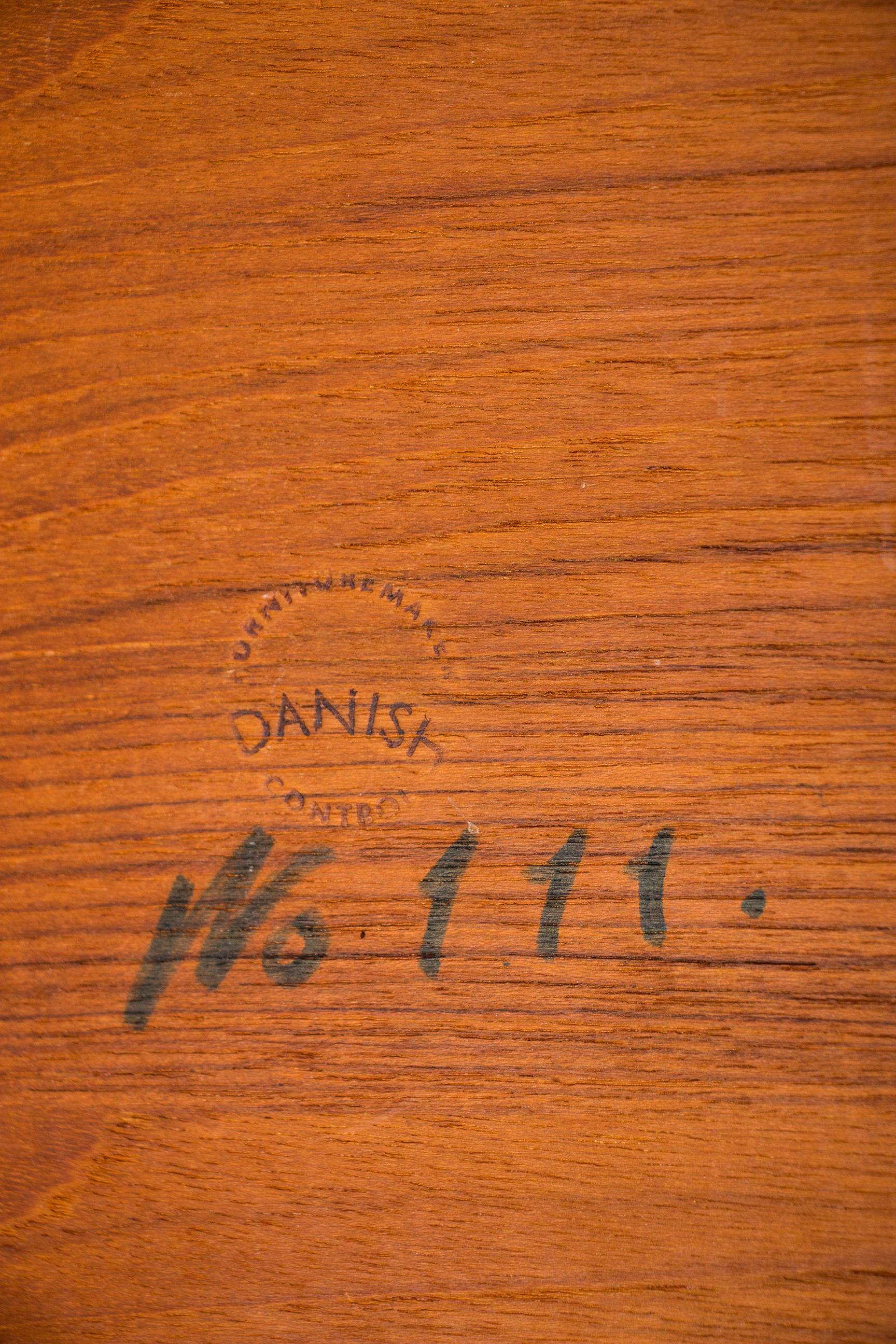 Extendable Danish rolling table with two levels, in teak, 1960 by Kurt Ostervig For Sale 11