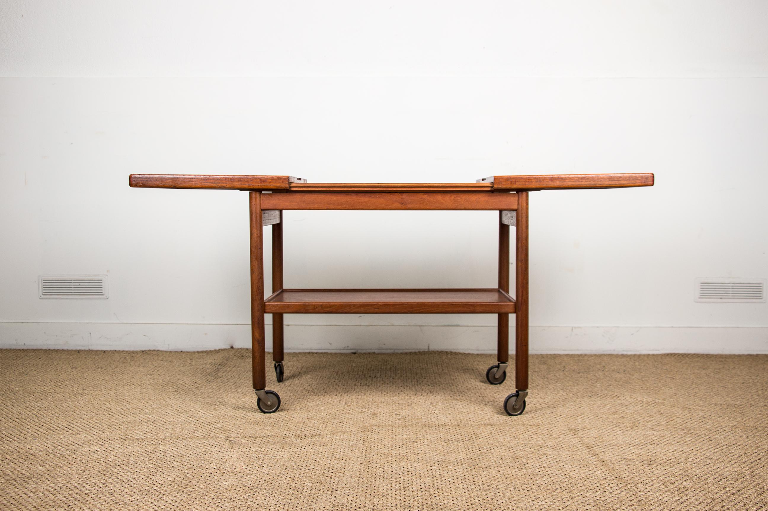 Extendable Danish rolling table with two levels, in teak, 1960 by Kurt Ostervig In Excellent Condition For Sale In JOINVILLE-LE-PONT, FR