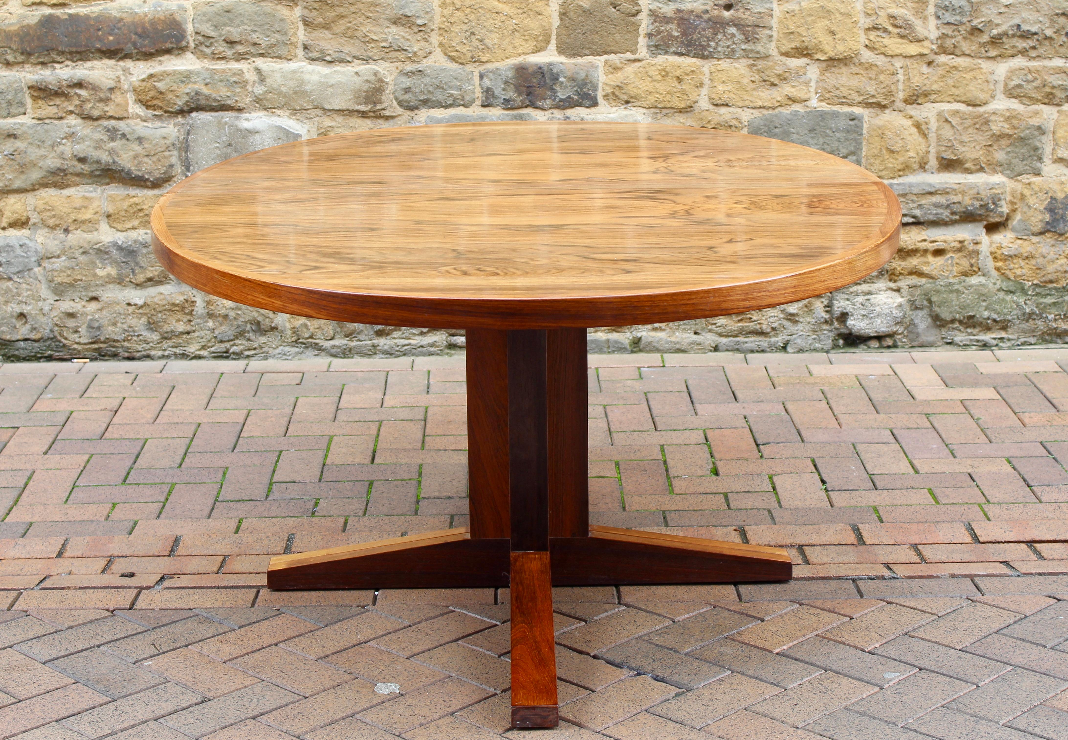 extendable dining table