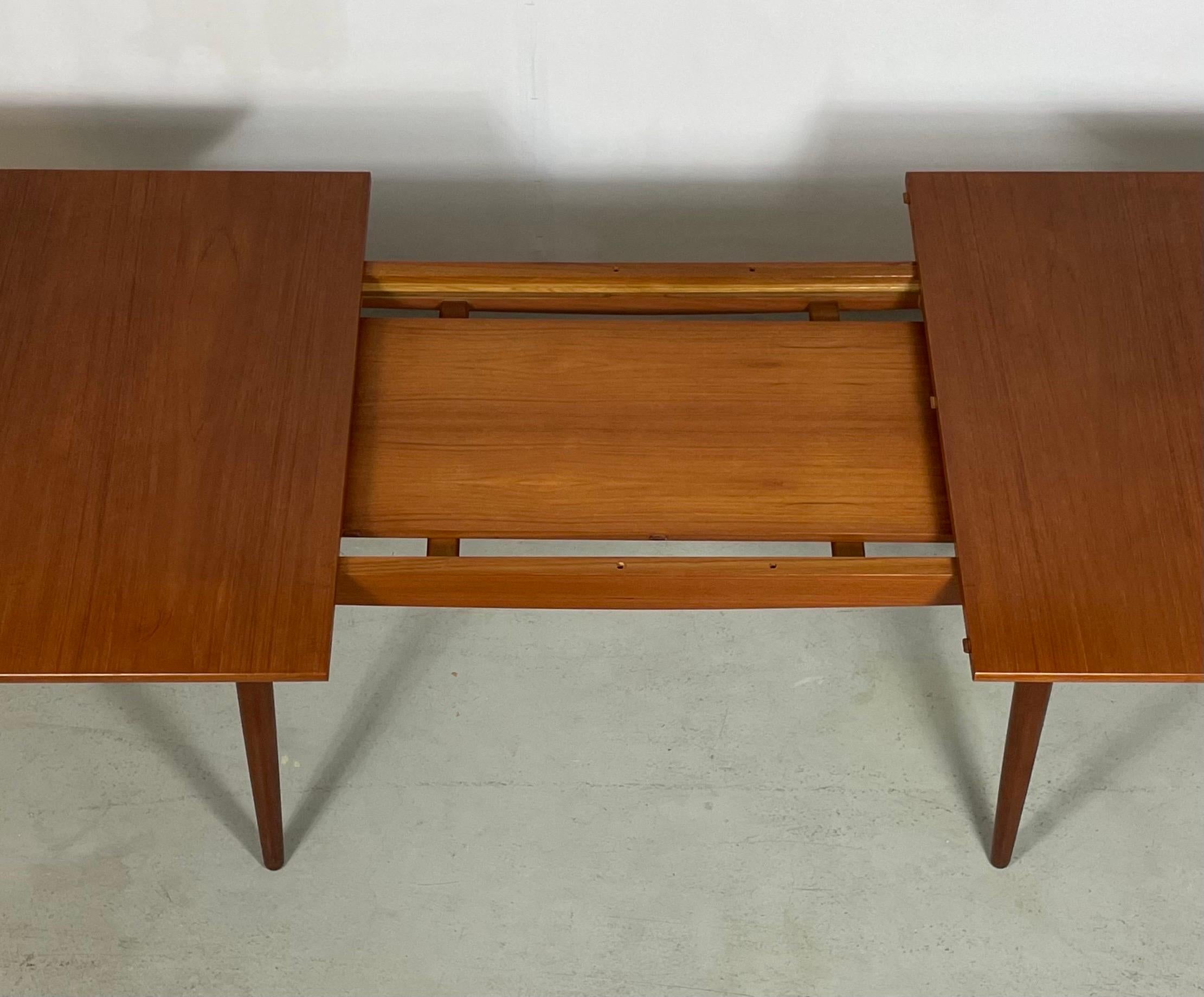 Extendable Danish Teak Dining Table by Hans Wegner for Andreas Tuck In Good Condition For Sale In St-Brais, JU
