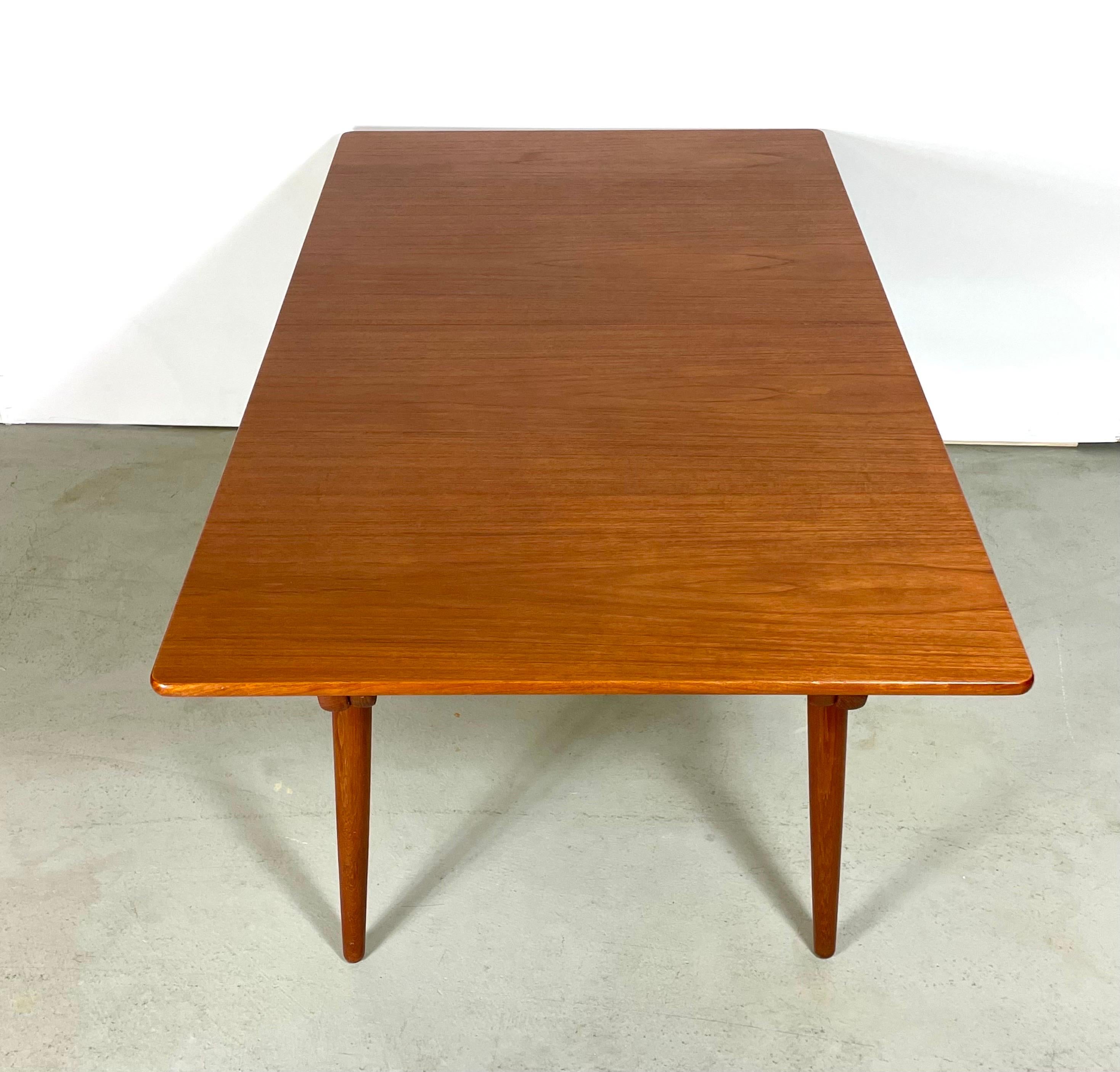 Extendable Danish Teak Dining Table by Hans Wegner for Andreas Tuck For Sale 2