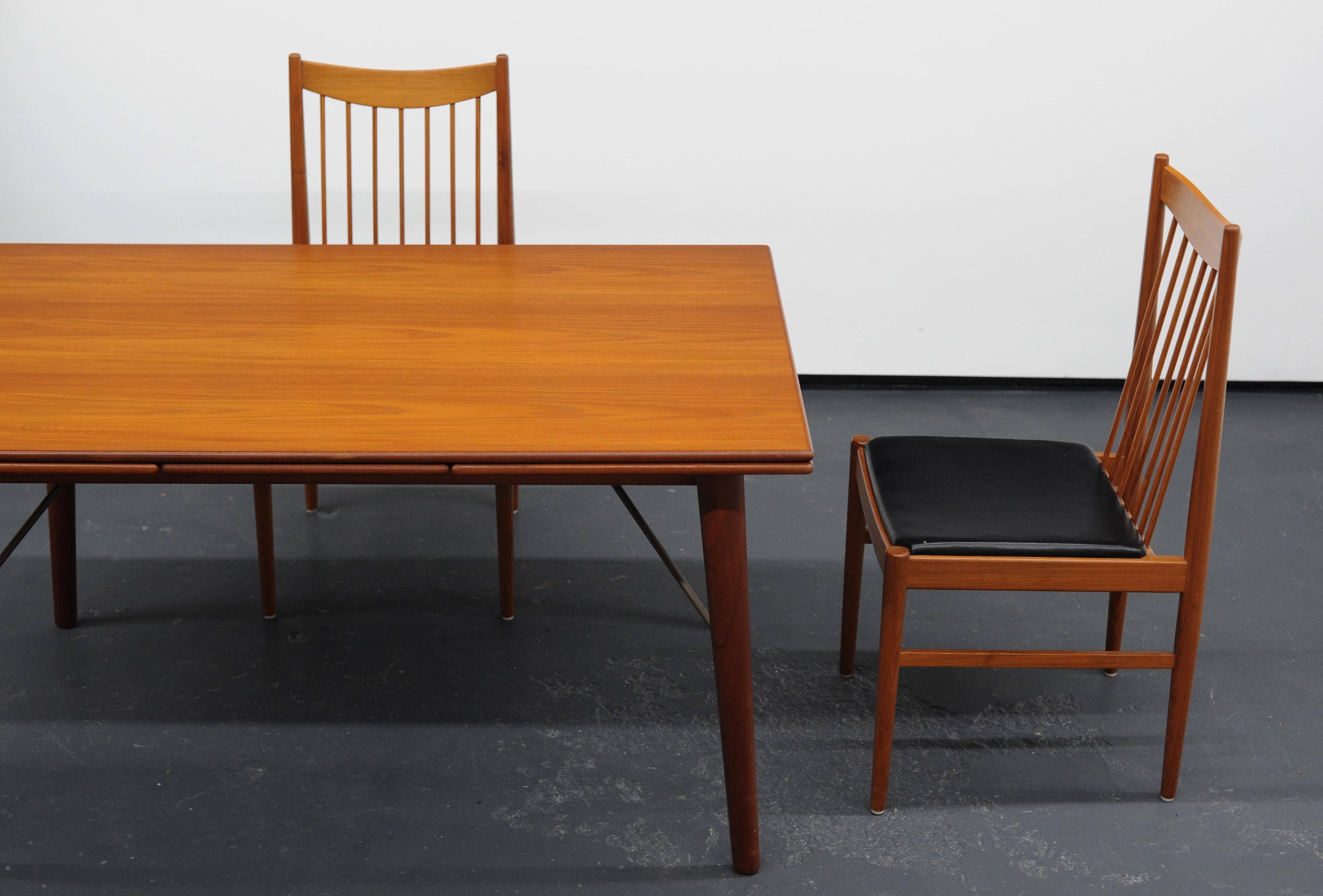 Extendable Danish Modern Teak Dining Table by Peter Hvidt 2