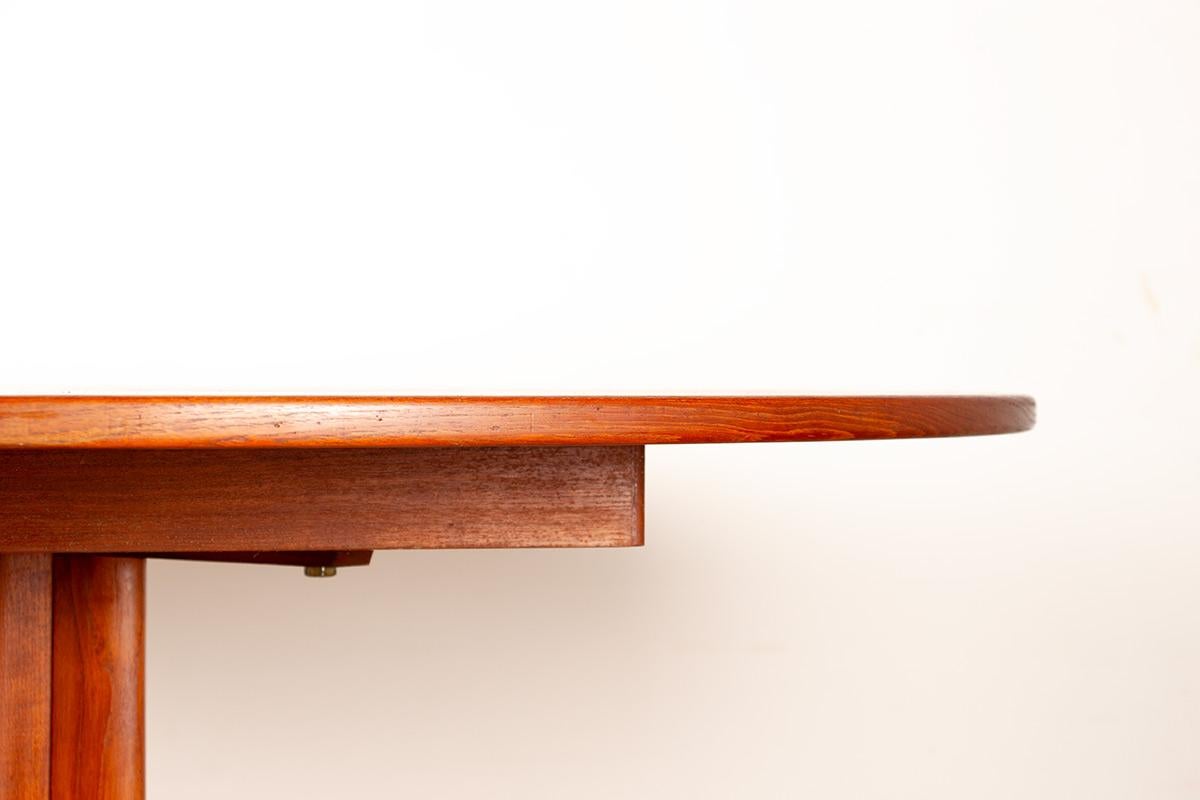 Tavolo da pranzo danese allungabile in teak con piedistallo centrale, di Niels Moller 1960. in vendita 7