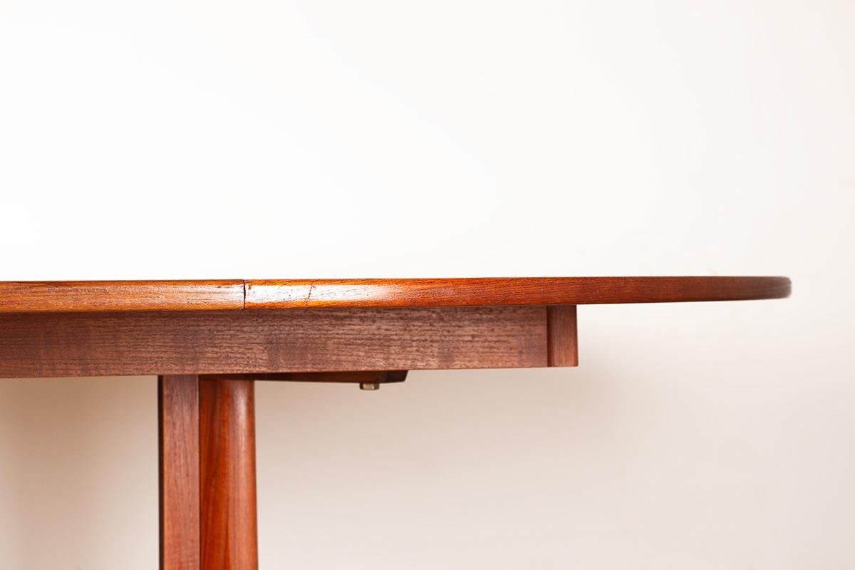 Tavolo da pranzo danese allungabile in teak con piedistallo centrale, di Niels Moller 1960. in vendita 10