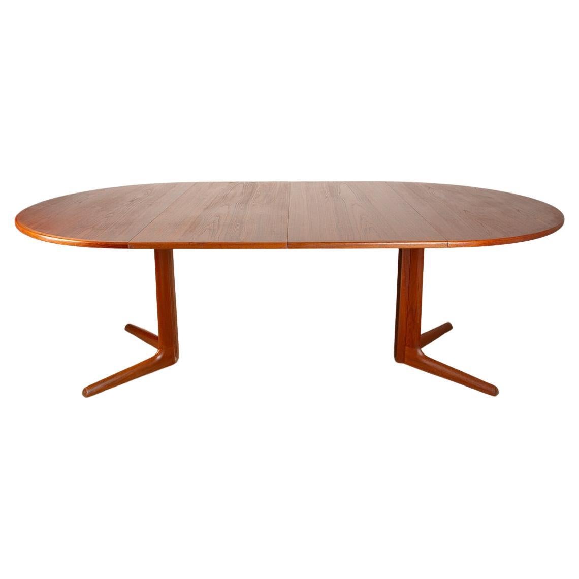 Tavolo da pranzo danese allungabile in teak con piedistallo centrale, di Niels Moller 1960. in vendita