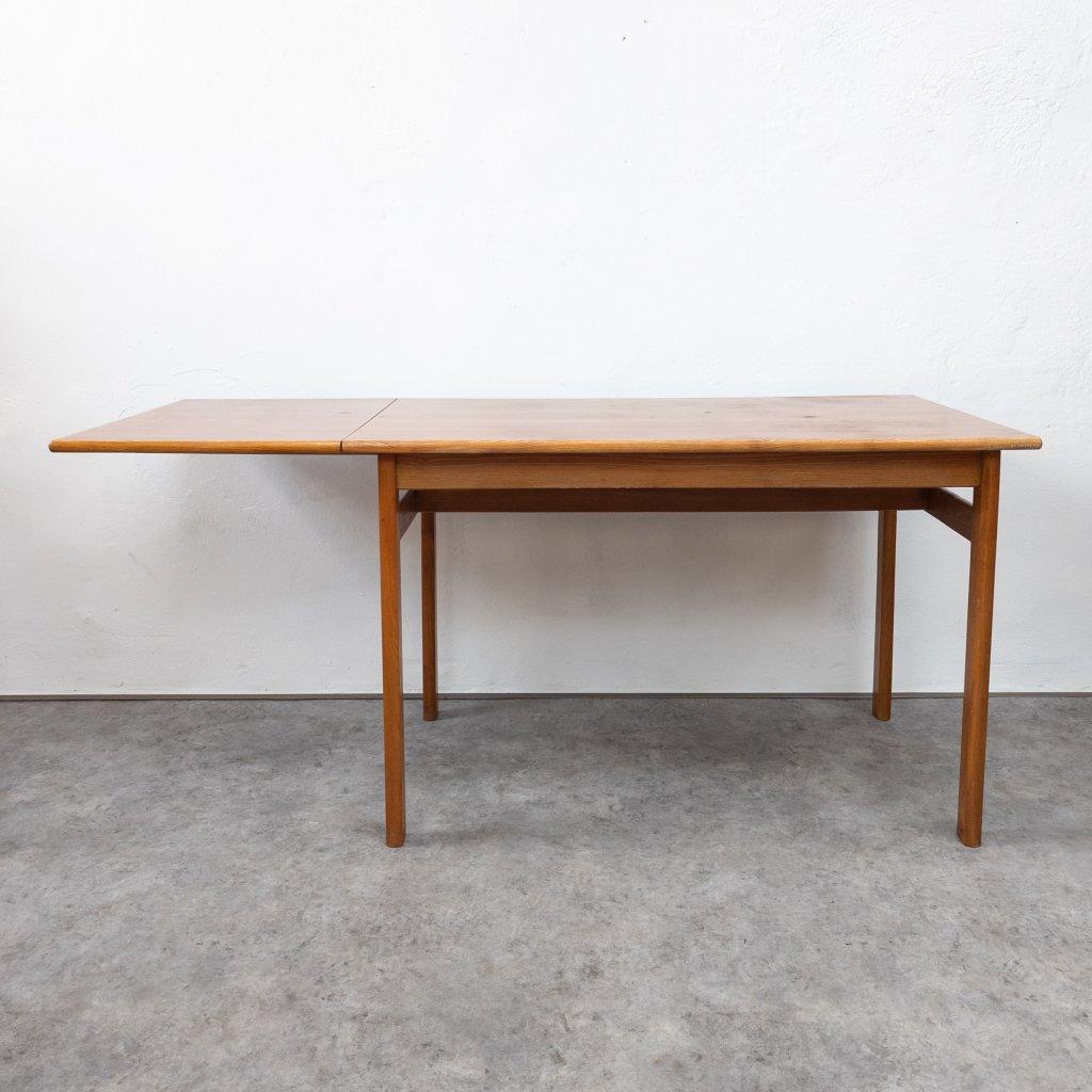 Manufactured by Krásná Jizba, designed by Alan Fuchs. Czechoslovakia, 1960s. Very well crafted with beautiful joints. Made of solid oak. In very good original condition with two small burnt dots on the top. Dimensions: height 75 cm, width 80 cm,