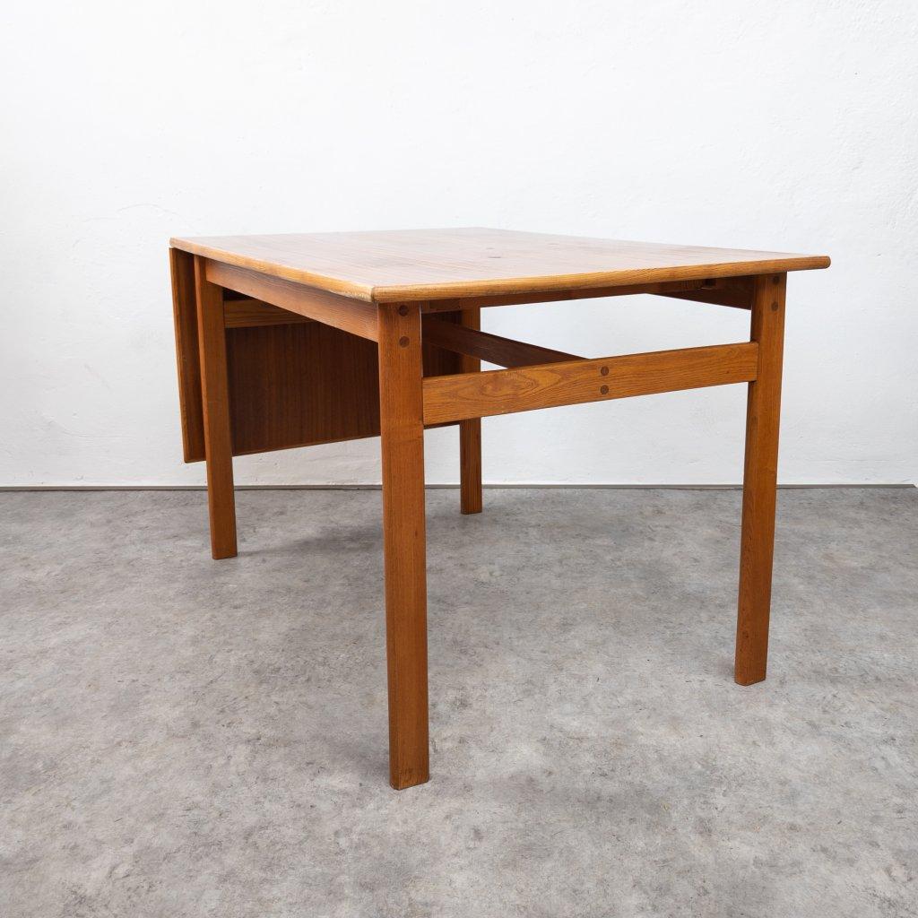 Mid-20th Century Extendable Dining Table by Alan Fuchs for Krasna Jizba For Sale