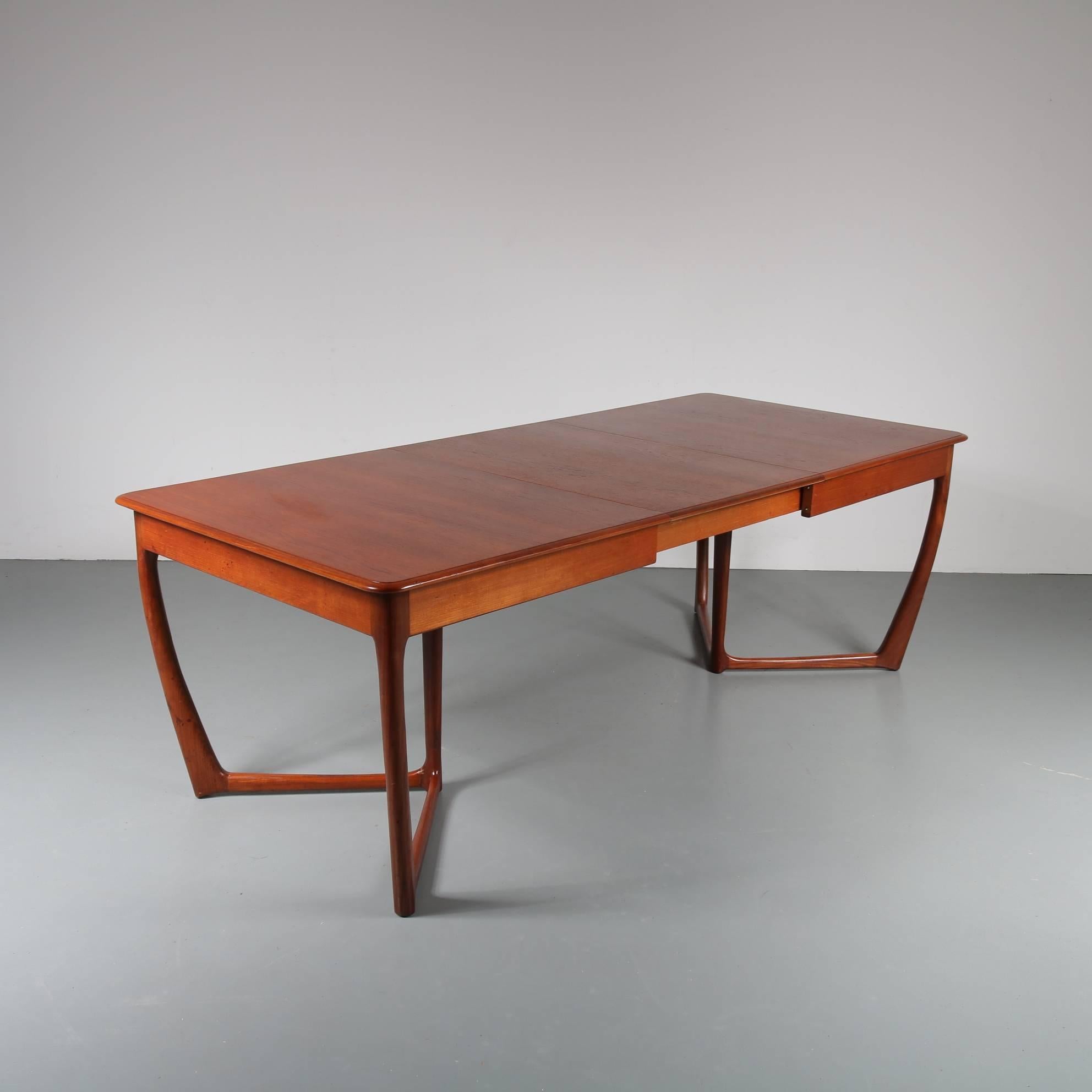 A stunning extendable dining table manufactured by Beithcraft in Scotland around 1950.

This eye-catching piece is made of the highest quality teak wood, beautifully crafted with a fine eye for detail. The legs are connected in a unique open