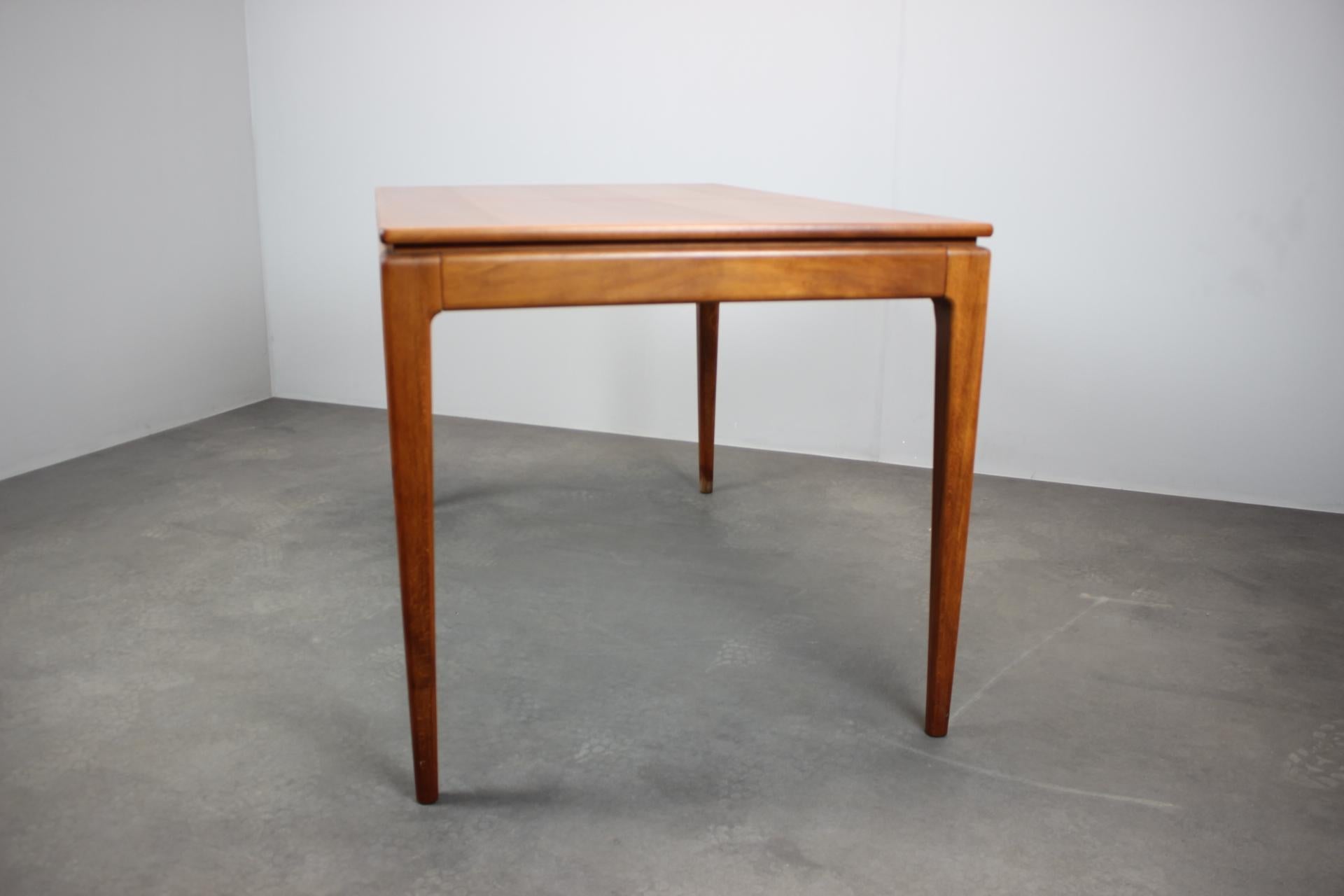 Extendable Dining Table by Dřevotvar, 1970s For Sale 3