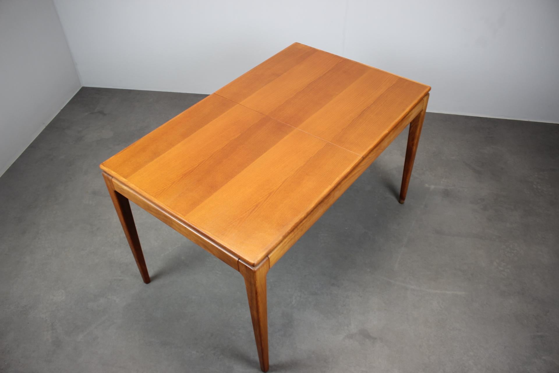 Extendable Dining Table by Dřevotvar, 1970s For Sale 5