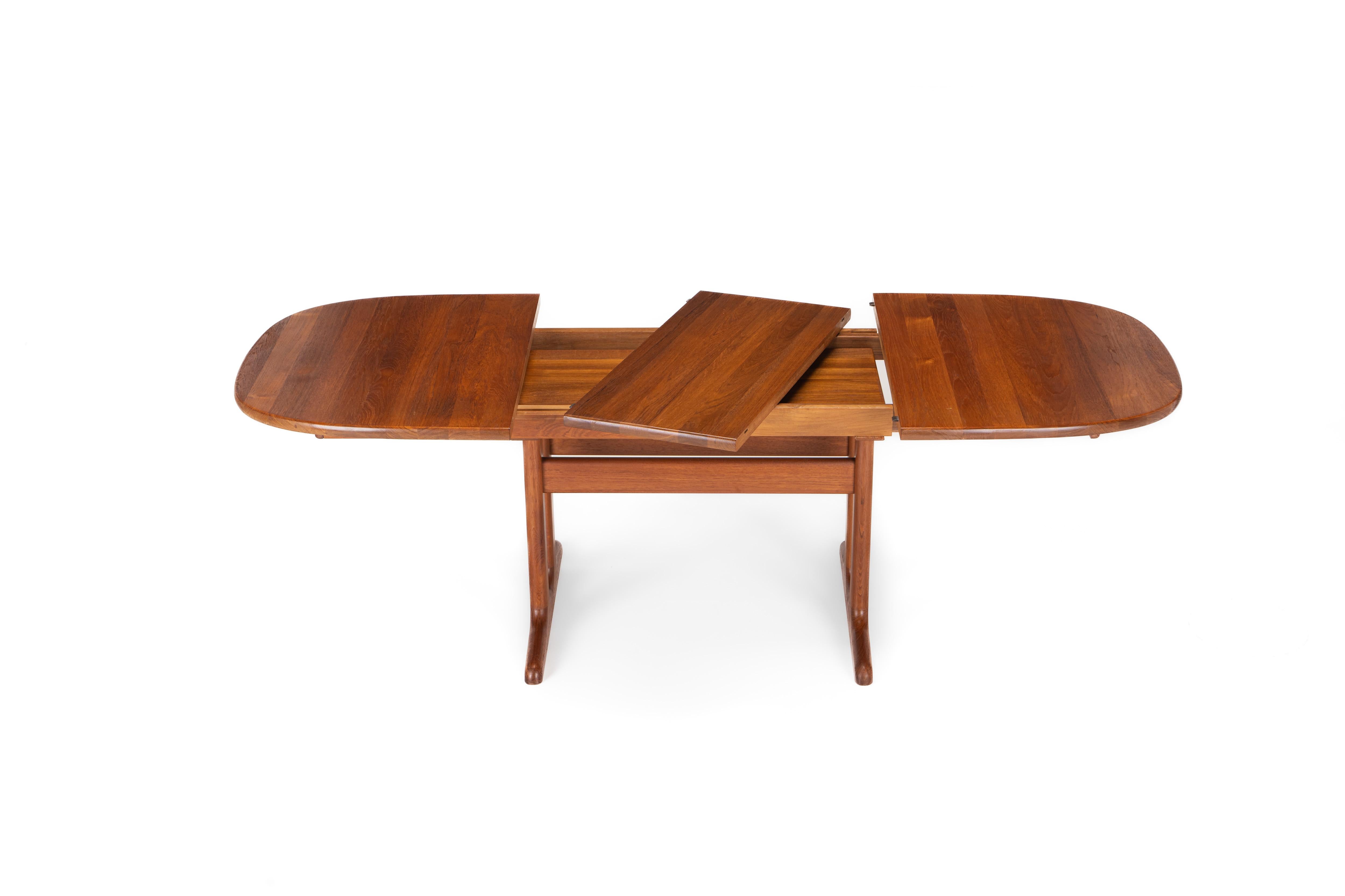 Beautiful extendable dining table produced by Glostrup, Denmark. The table is made of solid teak and in very good restored condition. Marked by the producer.