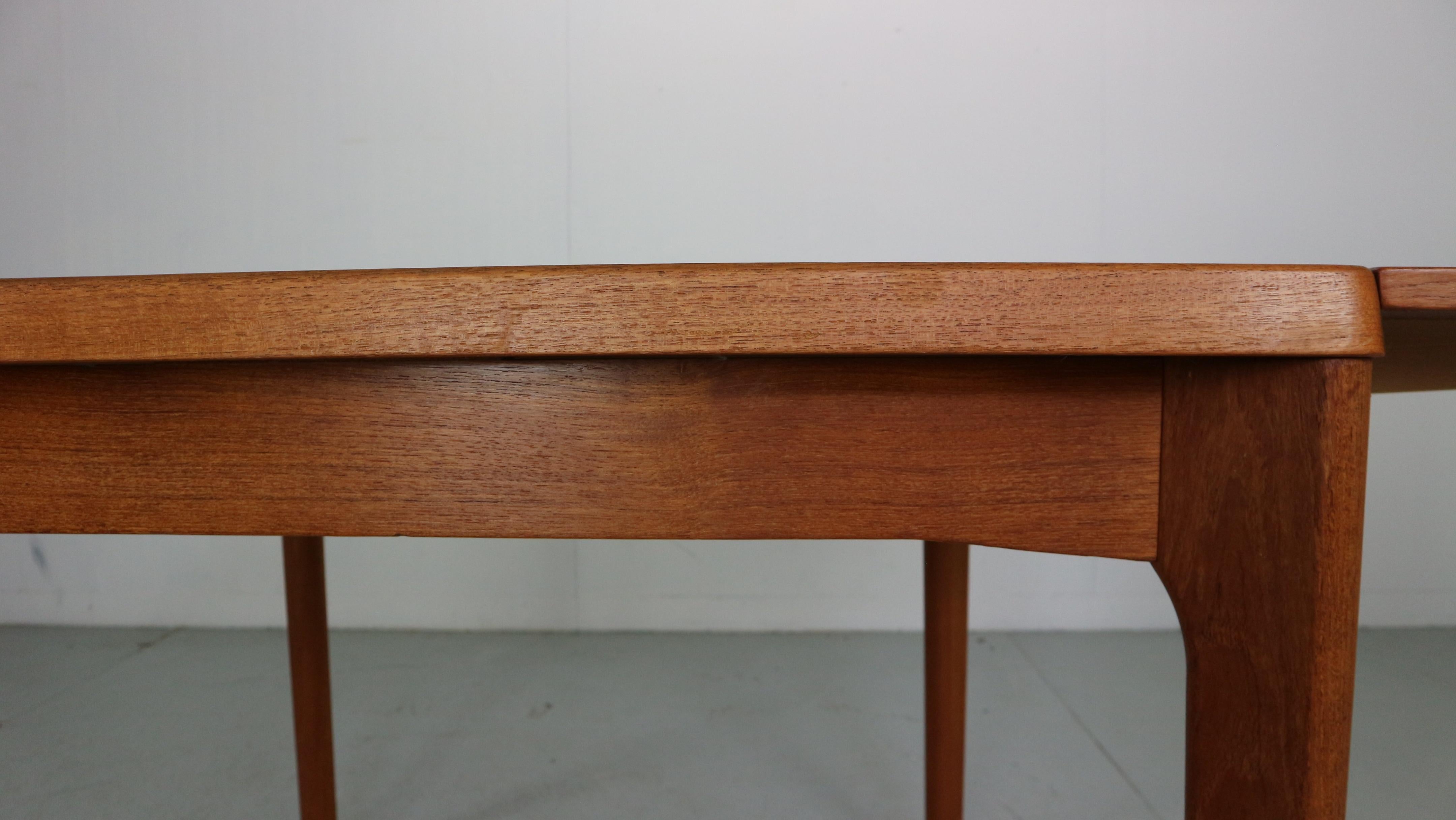 Extendable Dining Table by Henning Kaerjnulf for Vejle Stole Møbelfabrik, 1960 For Sale 8