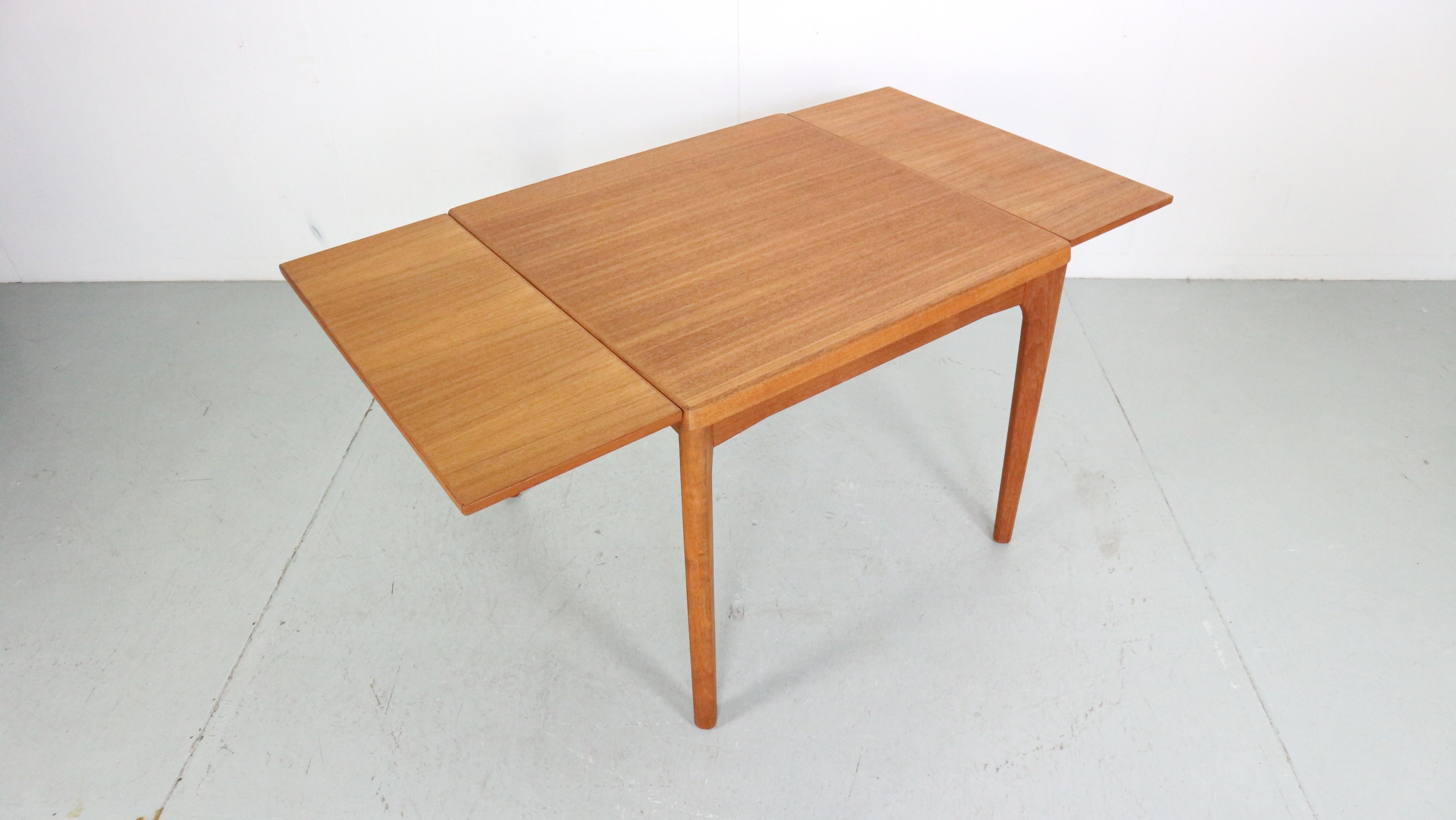 Mid-20th Century Extendable Dining Table by Henning Kaerjnulf for Vejle Stole Møbelfabrik, 1960 For Sale