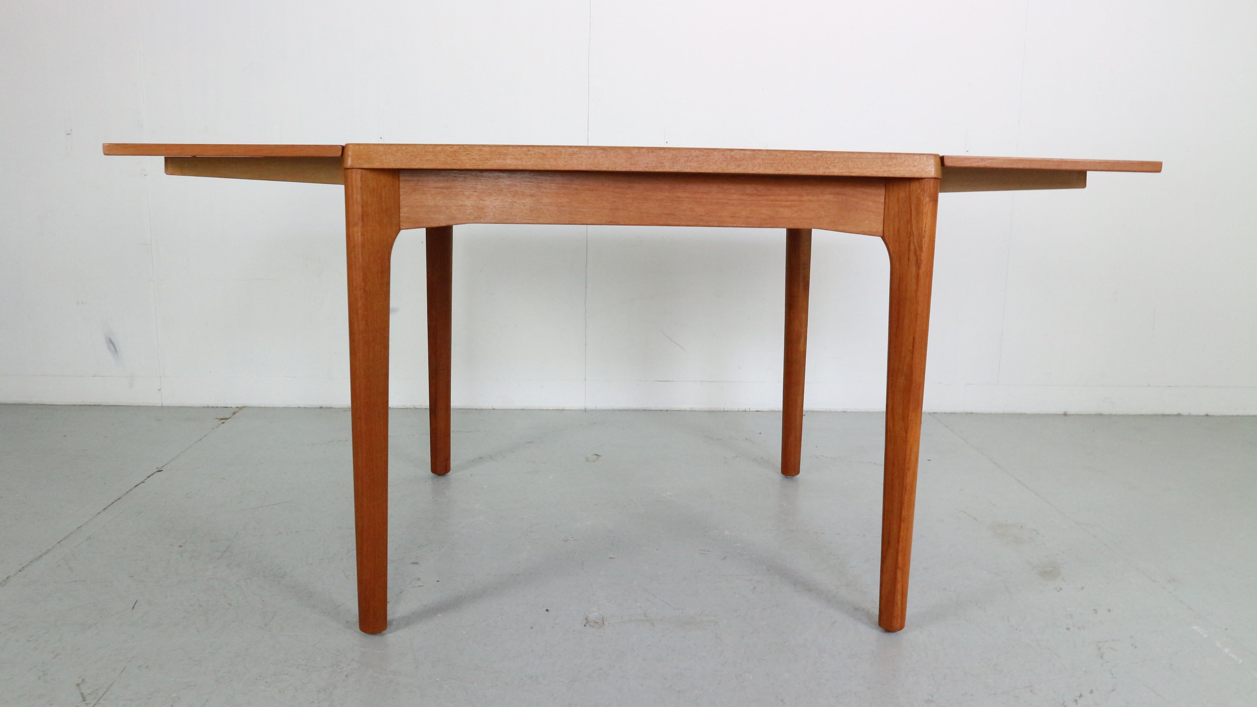 Extendable Dining Table by Henning Kaerjnulf for Vejle Stole Møbelfabrik, 1960 For Sale 1