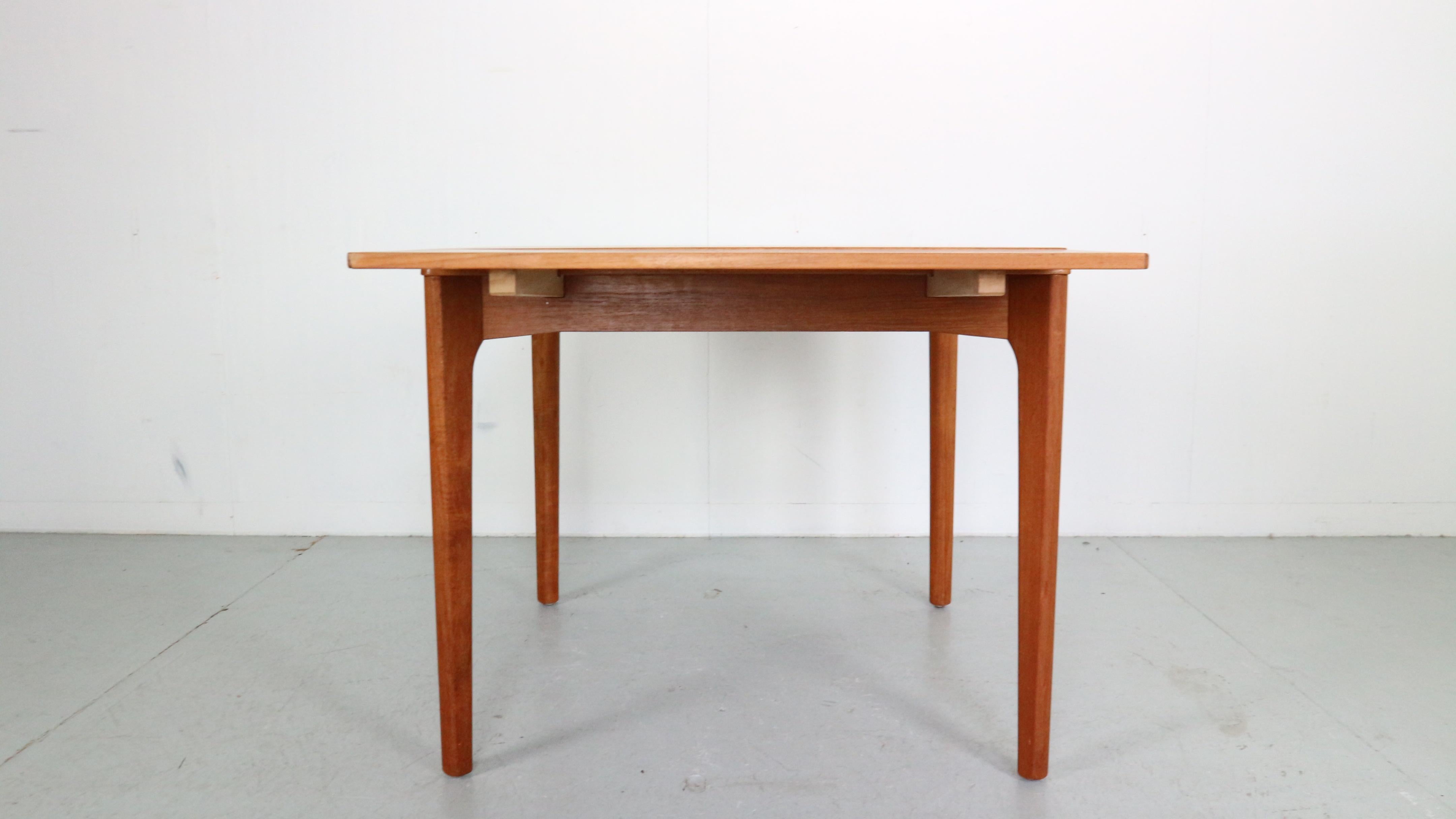 Extendable Dining Table by Henning Kaerjnulf for Vejle Stole Møbelfabrik, 1960 For Sale 2