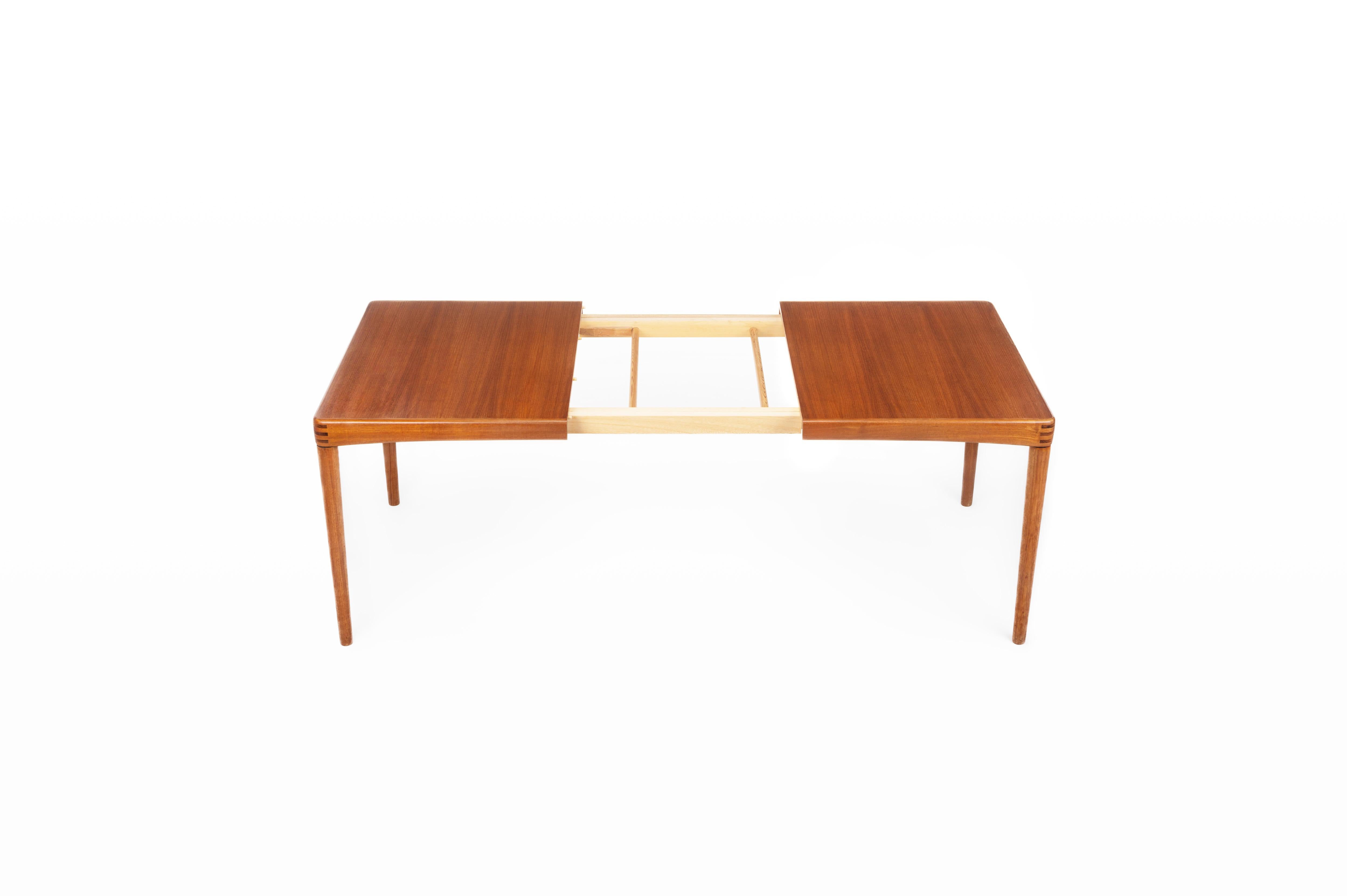 Scandinavian Modern Extendable dining table by H.W. Klein for Bramin, Denmark 1960s