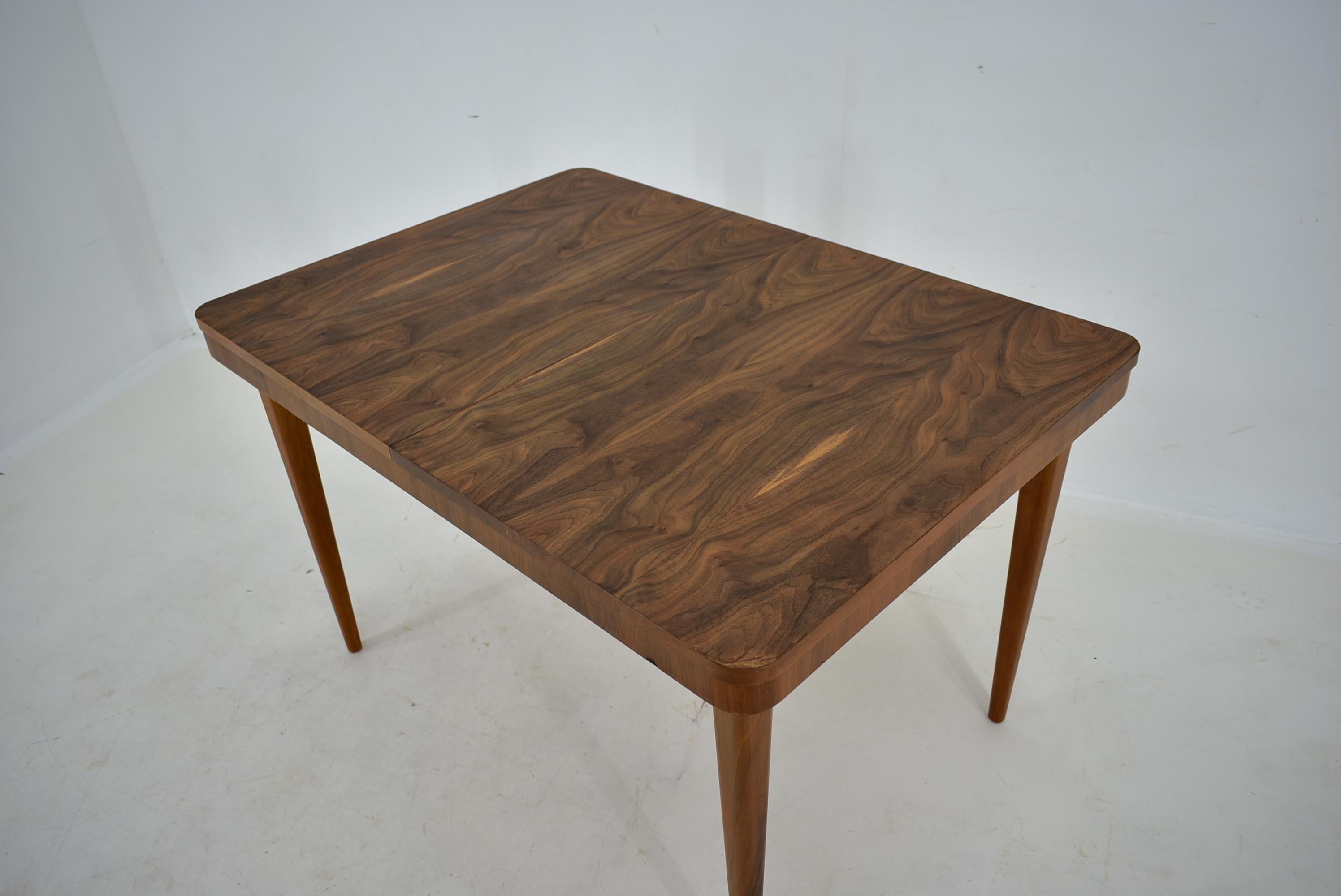 Extendable Dining Table Designed by Jindřich Halabala for UP Závody, 1957 For Sale 7