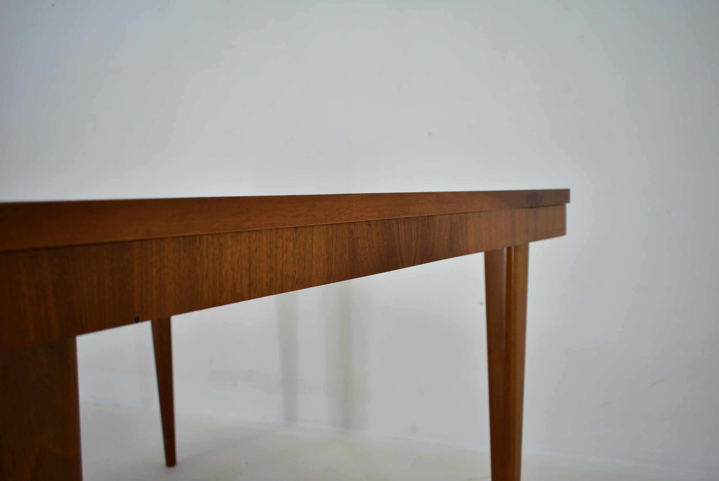 Extendable Dining Table Designed by Jindřich Halabala for UP Závody, 1957 For Sale 11