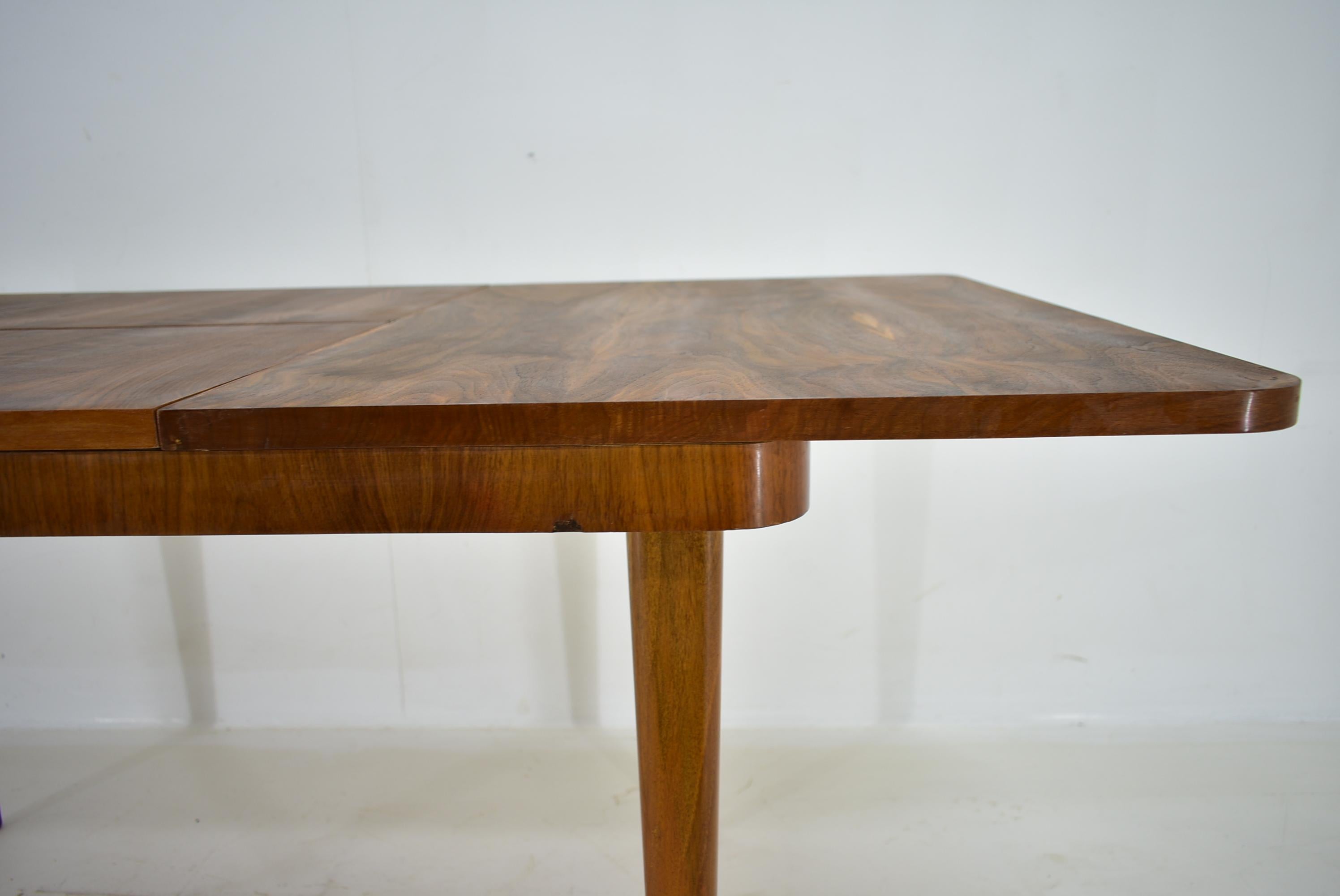 Extendable Dining Table Designed by Jindřich Halabala for UP Závody, 1957 In Good Condition For Sale In Praha, CZ