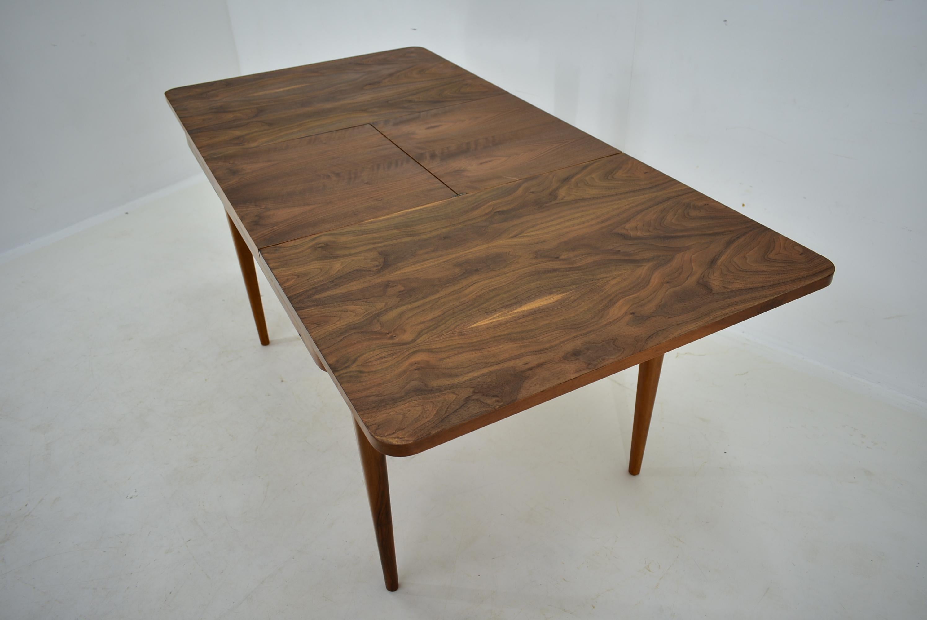 Mid-20th Century Extendable Dining Table Designed by Jindřich Halabala for UP Závody, 1957 For Sale