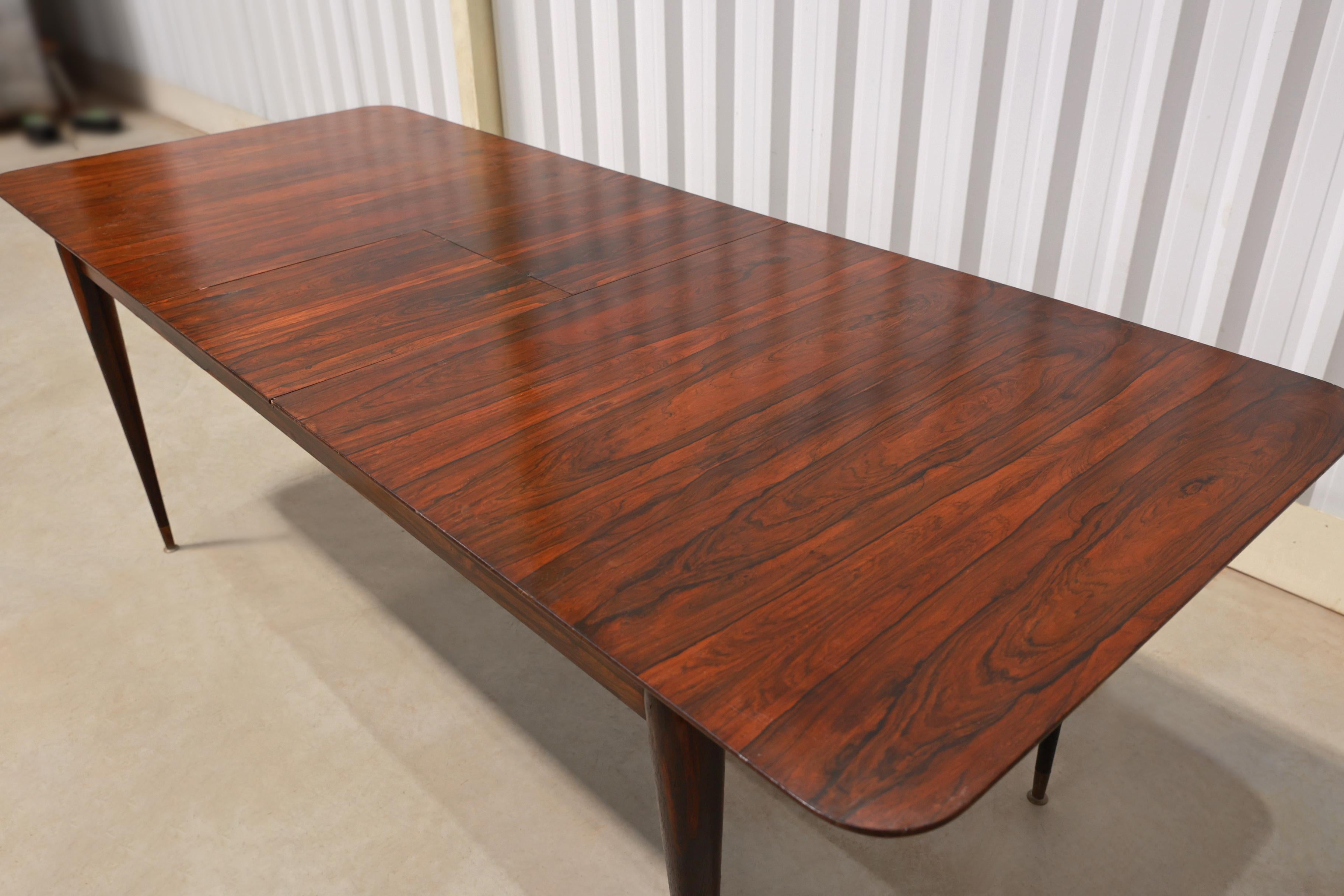 Brazilian Mid-Century Modern Dining Table in Hardwood by Giuseppe Scapinelli, Brazil For Sale