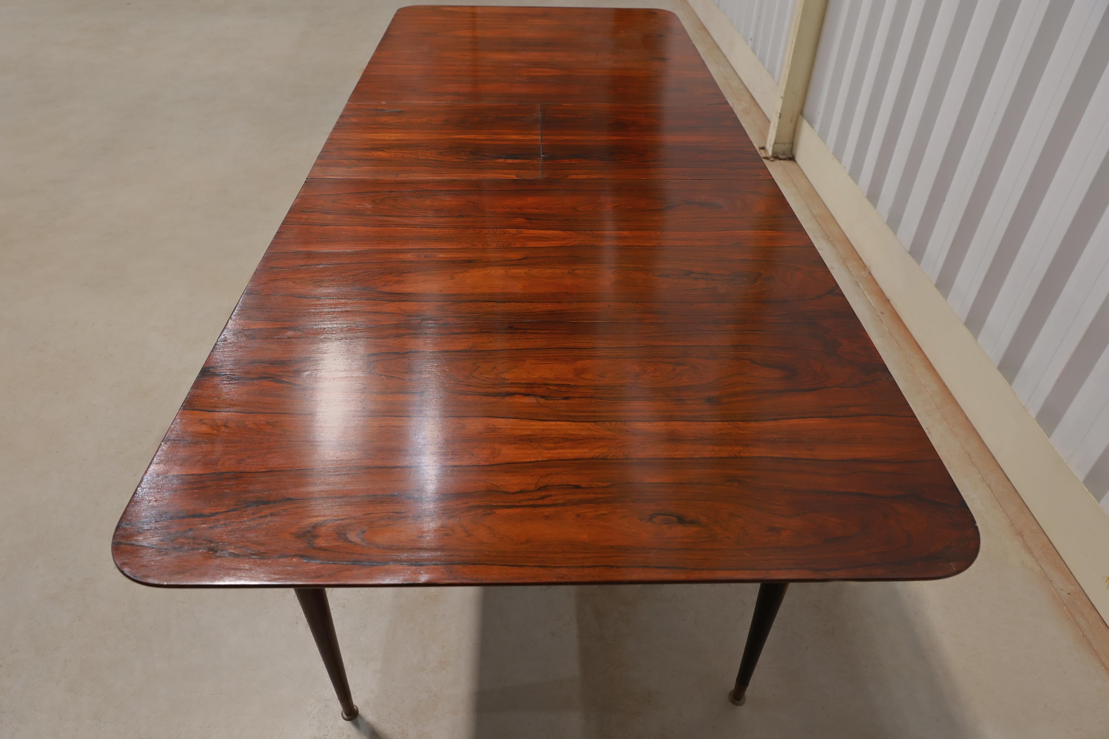20th Century Mid-Century Modern Dining Table in Hardwood by Giuseppe Scapinelli, Brazil For Sale