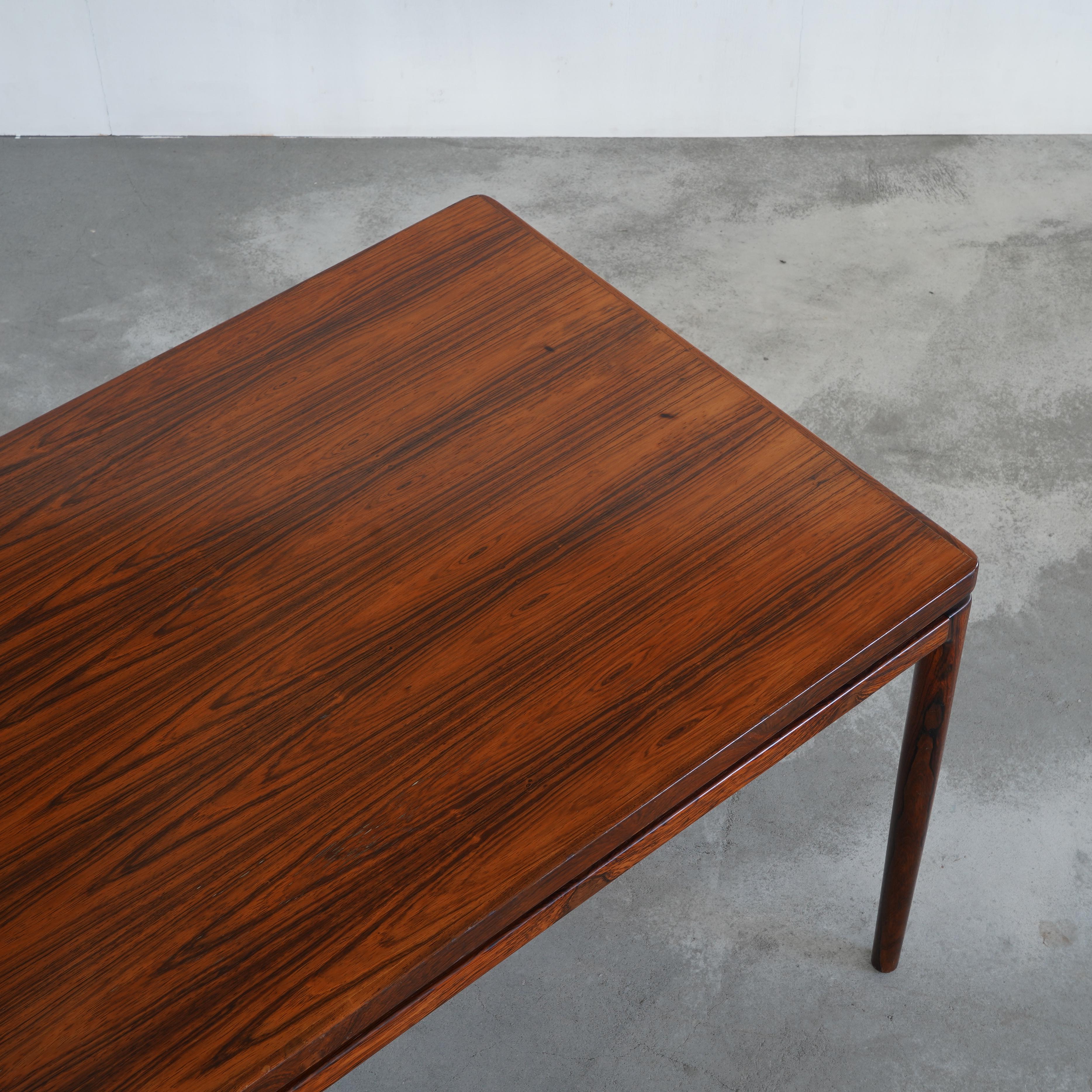 Extendable Dining Table in Rosewood by Johannes Andersen In Good Condition In Tilburg, NL