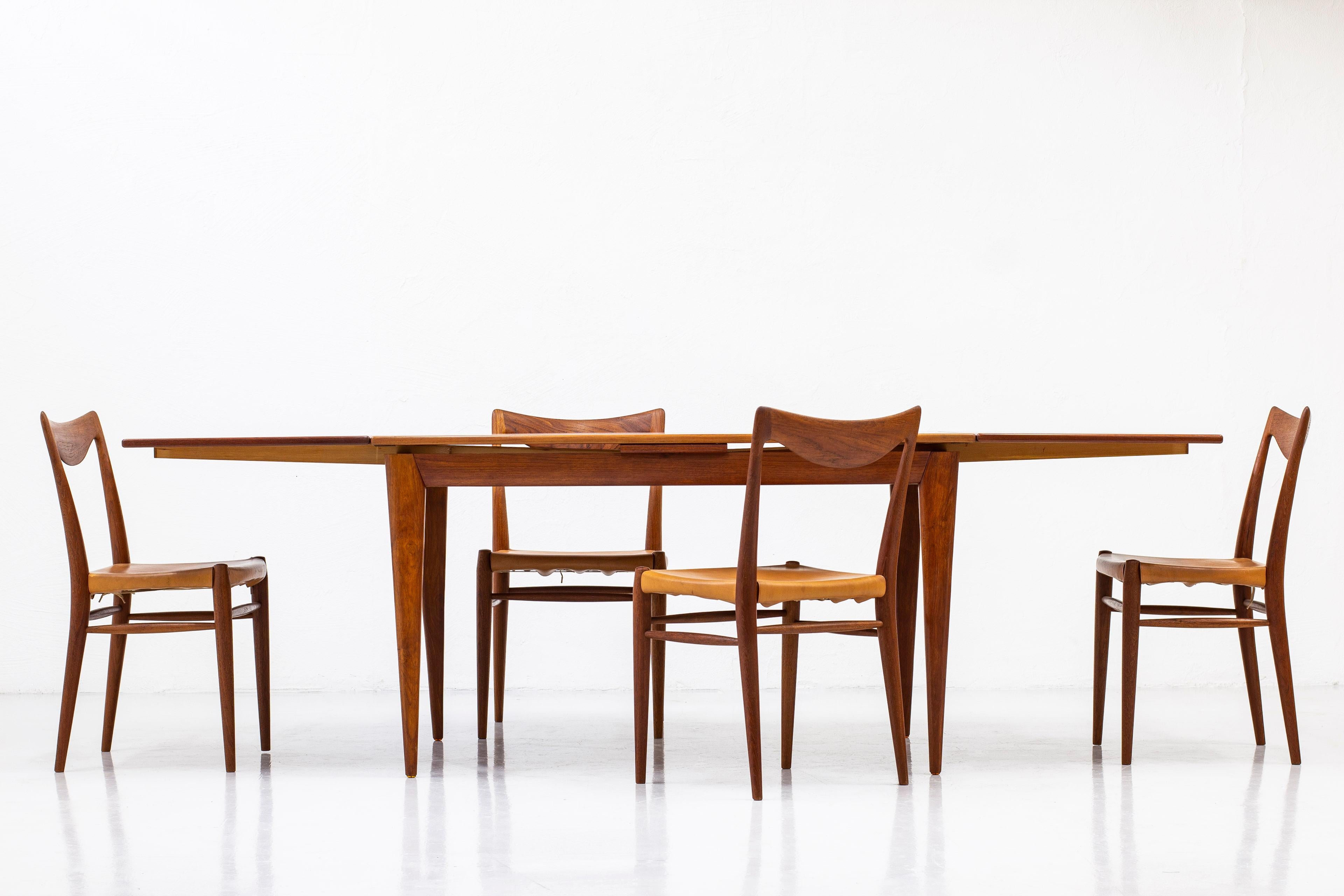 Scandinavian Modern Extendable Dining Table in Teak by Niels Møller Fro J. L. Møller, Denmark, 1950s For Sale
