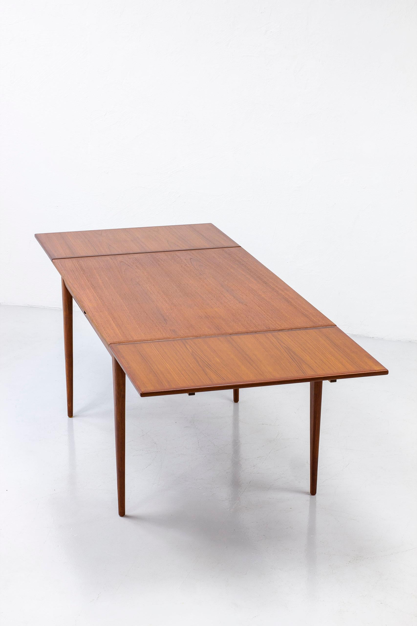 Scandinavian Modern Extendable Dining Table in Teak by Niels Møller Fro J. L. Møller, Denmark, 1950s For Sale