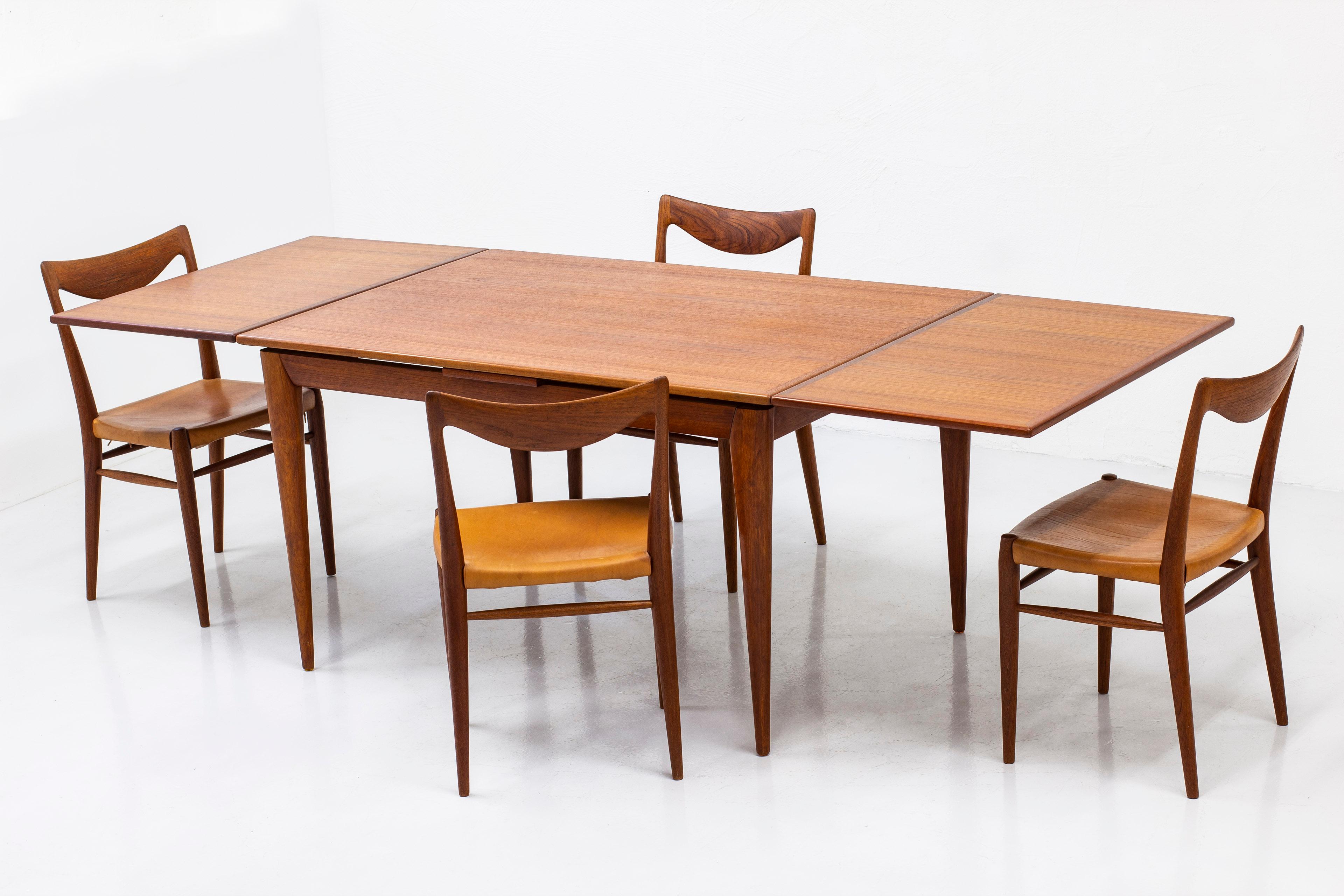 Extendable Dining Table in Teak by Niels Møller Fro J. L. Møller, Denmark, 1950s In Good Condition For Sale In Hägersten, SE