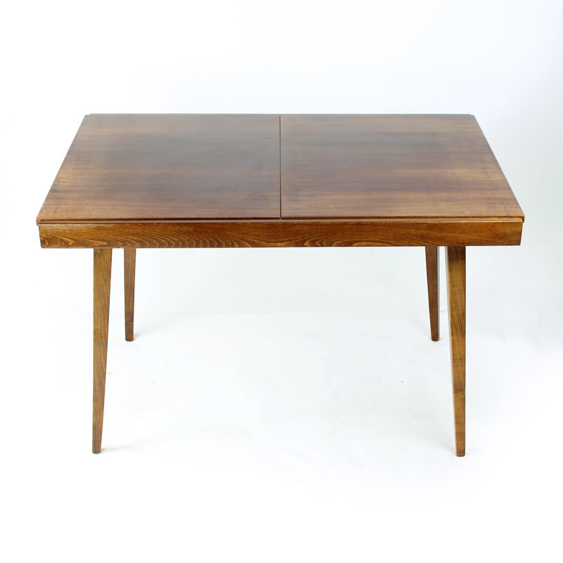 Mid-Century Modern Extendable Dining Table In Walnut By Tatra, Czechoslovakia 1960s For Sale