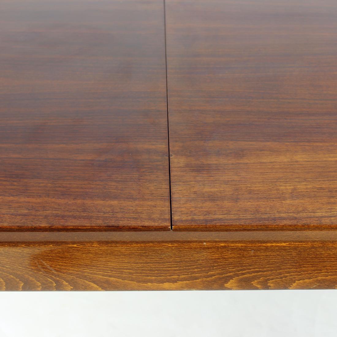 Extendable Dining Table In Walnut By Tatra, Czechoslovakia 1960s In Excellent Condition For Sale In Zohor, SK